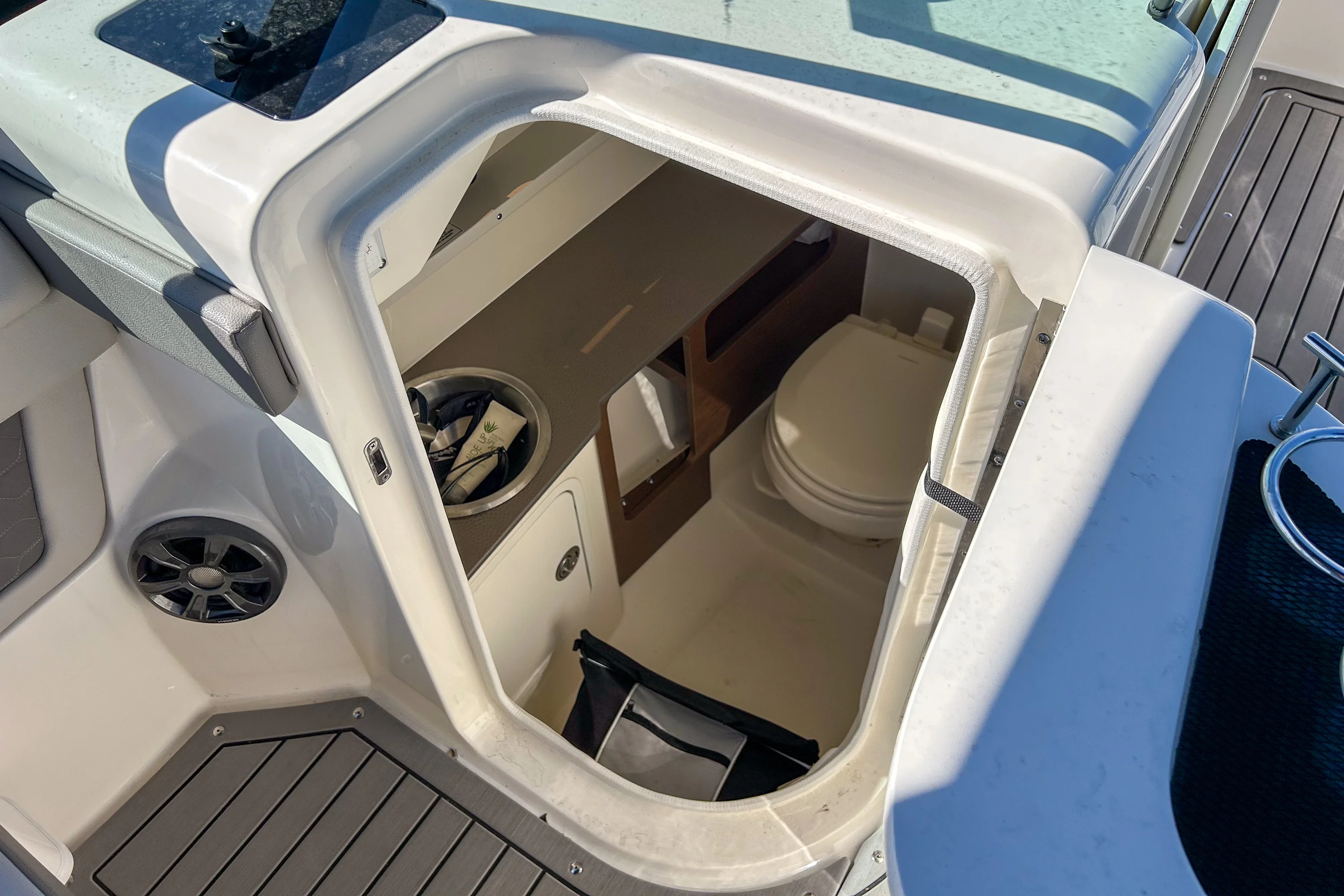 2021 Sea Ray 270 SDX OUTBOARD Image Thumbnail #11