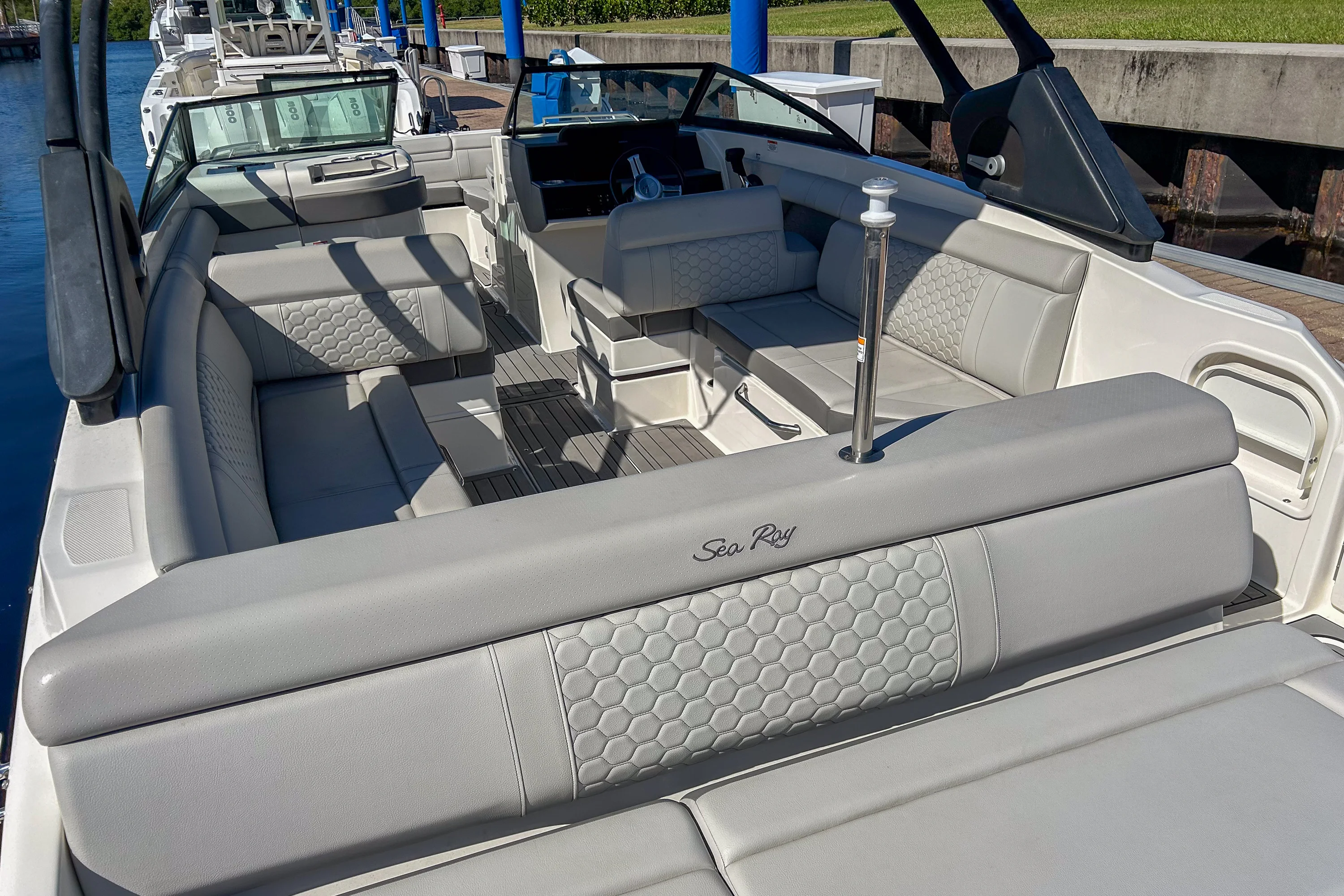 2021 Sea Ray 270 SDX OUTBOARD Image Thumbnail #6