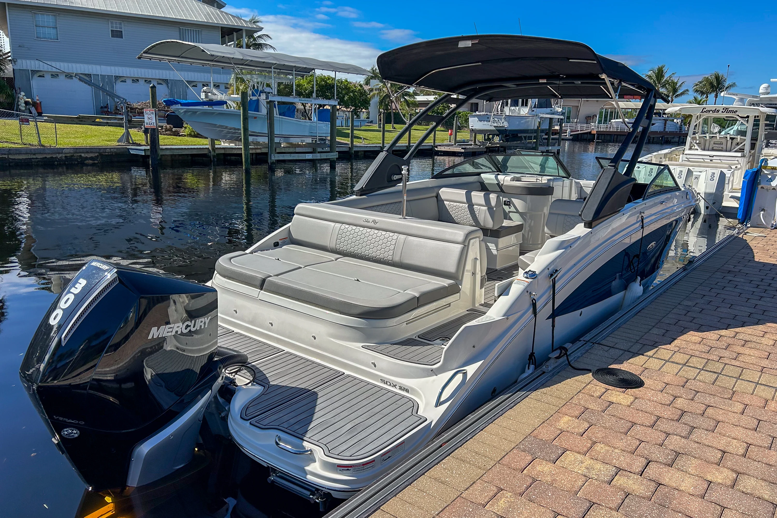2021 Sea Ray 270 SDX OUTBOARD Image Thumbnail #2