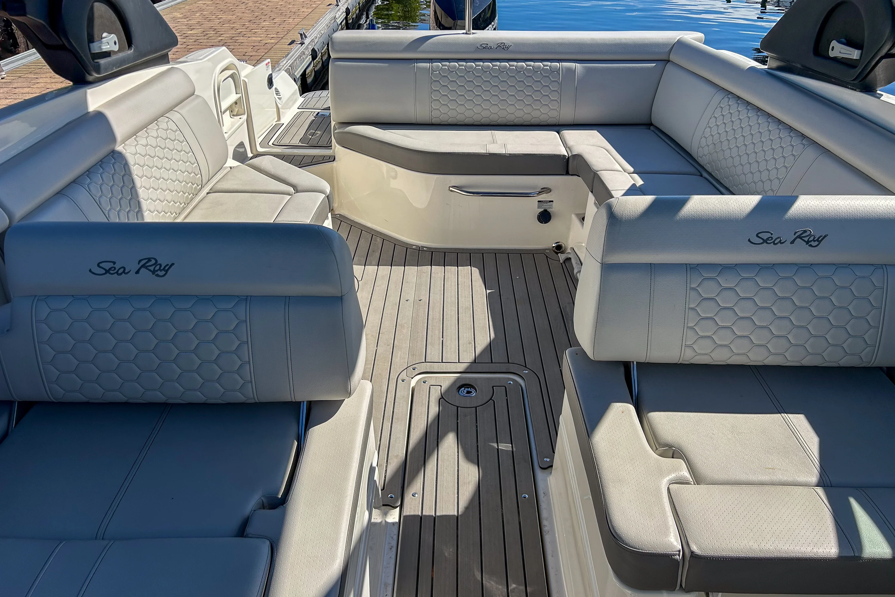 2021 Sea Ray 270 SDX OUTBOARD Image Thumbnail #9