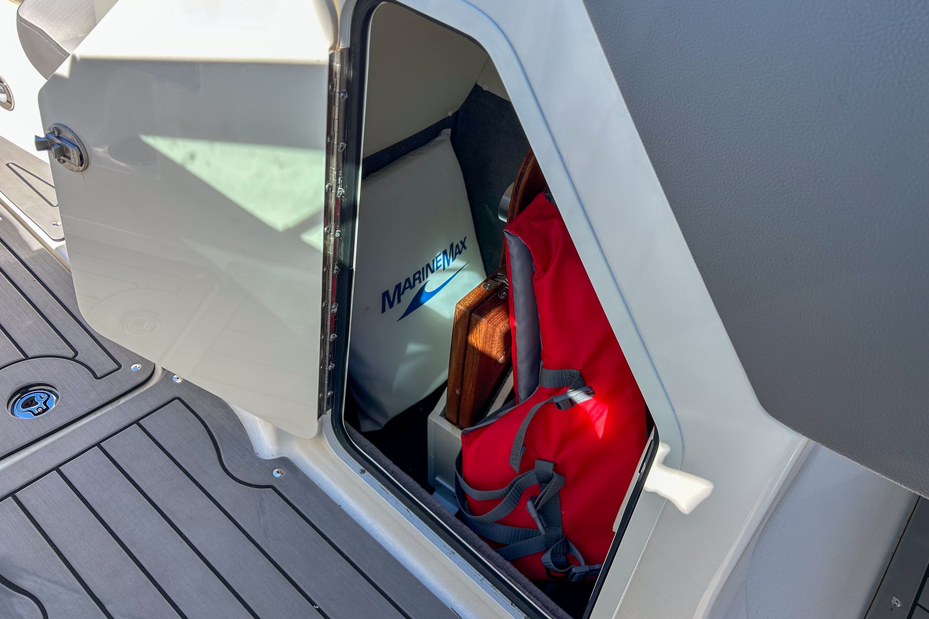 2021 Sea Ray 270 SDX OUTBOARD Image Thumbnail #12