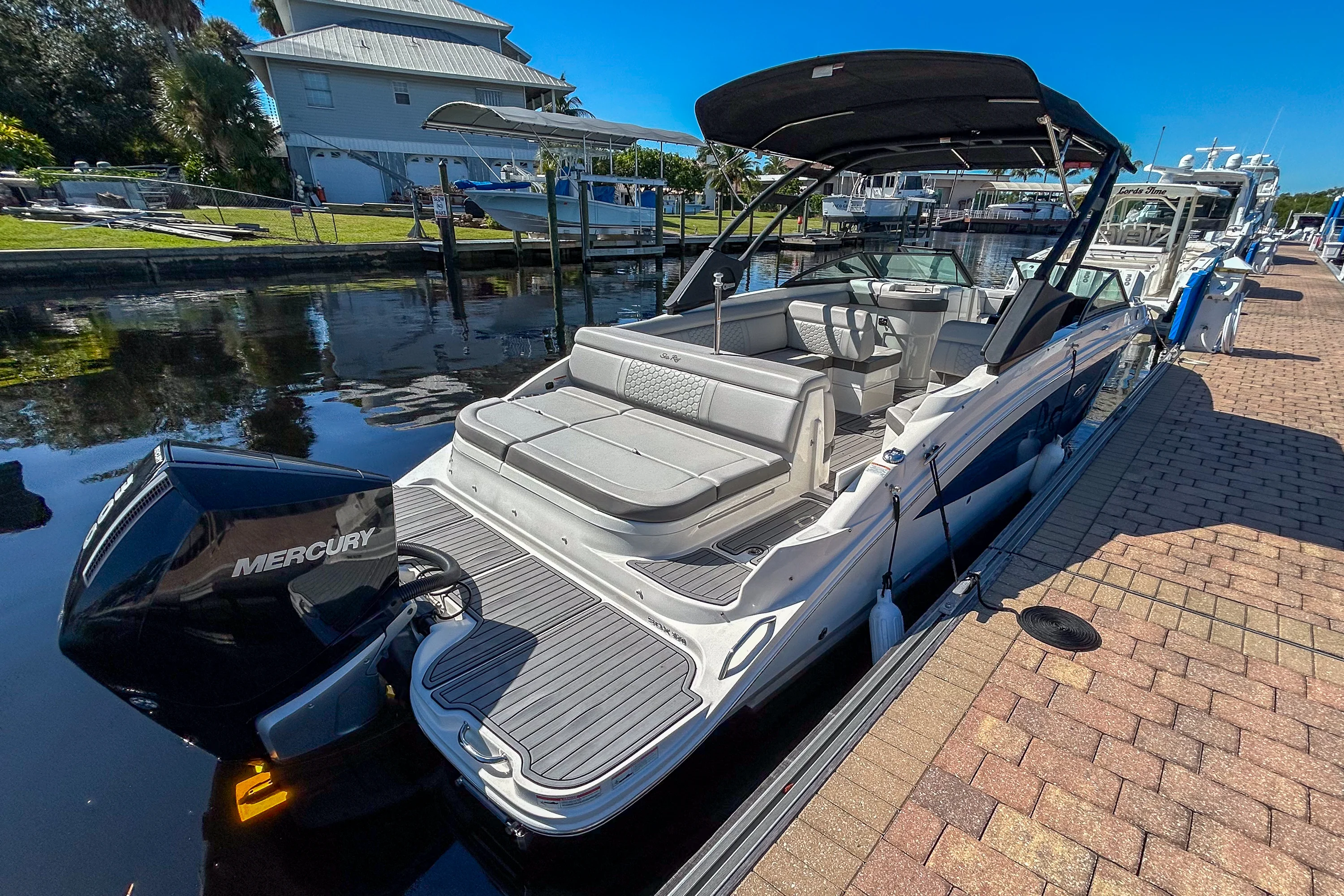 2021 Sea Ray 270 SDX OUTBOARD Image Thumbnail #3