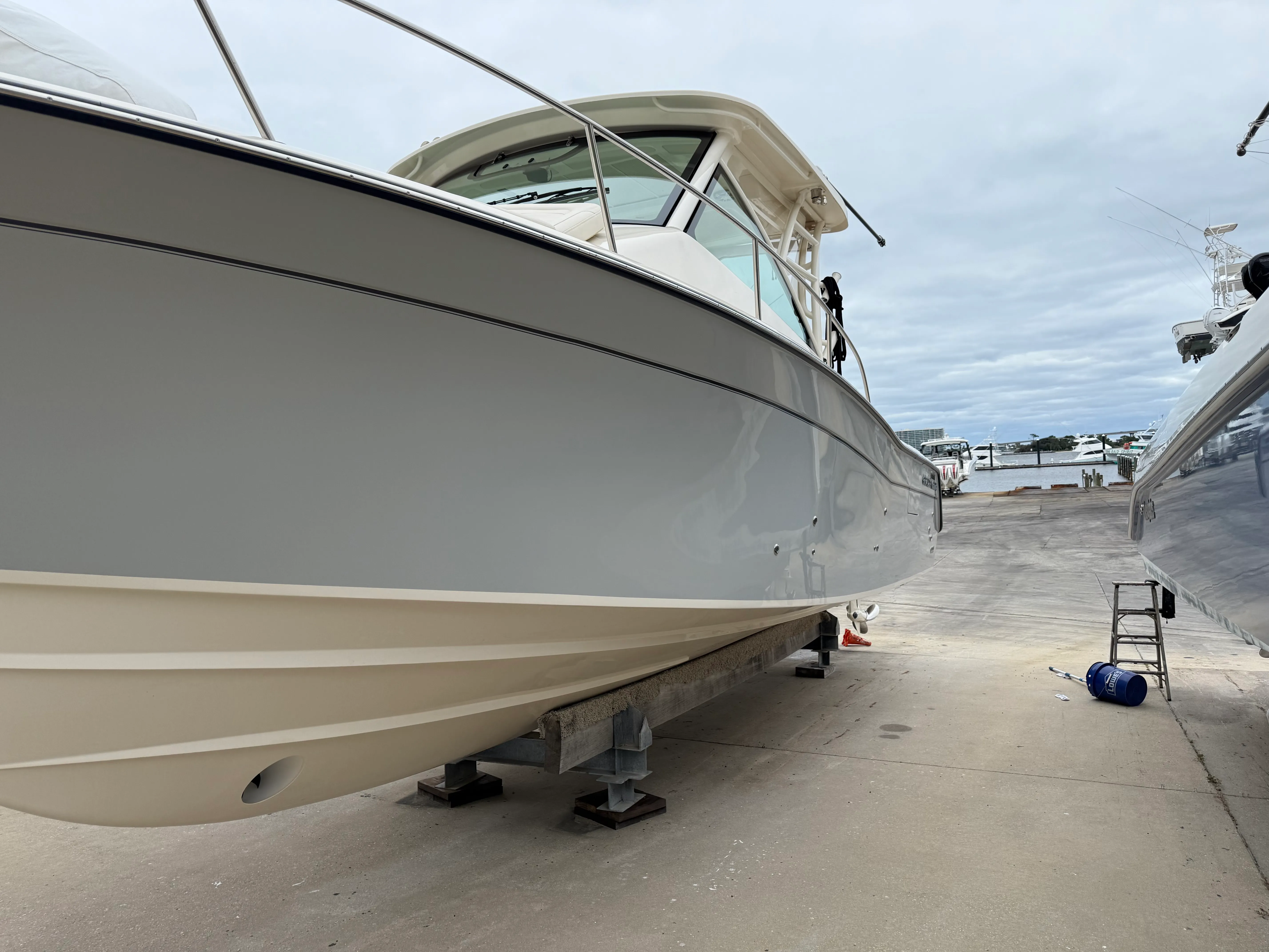 2025 Grady-White 330 EXPRESS Image Thumbnail #10