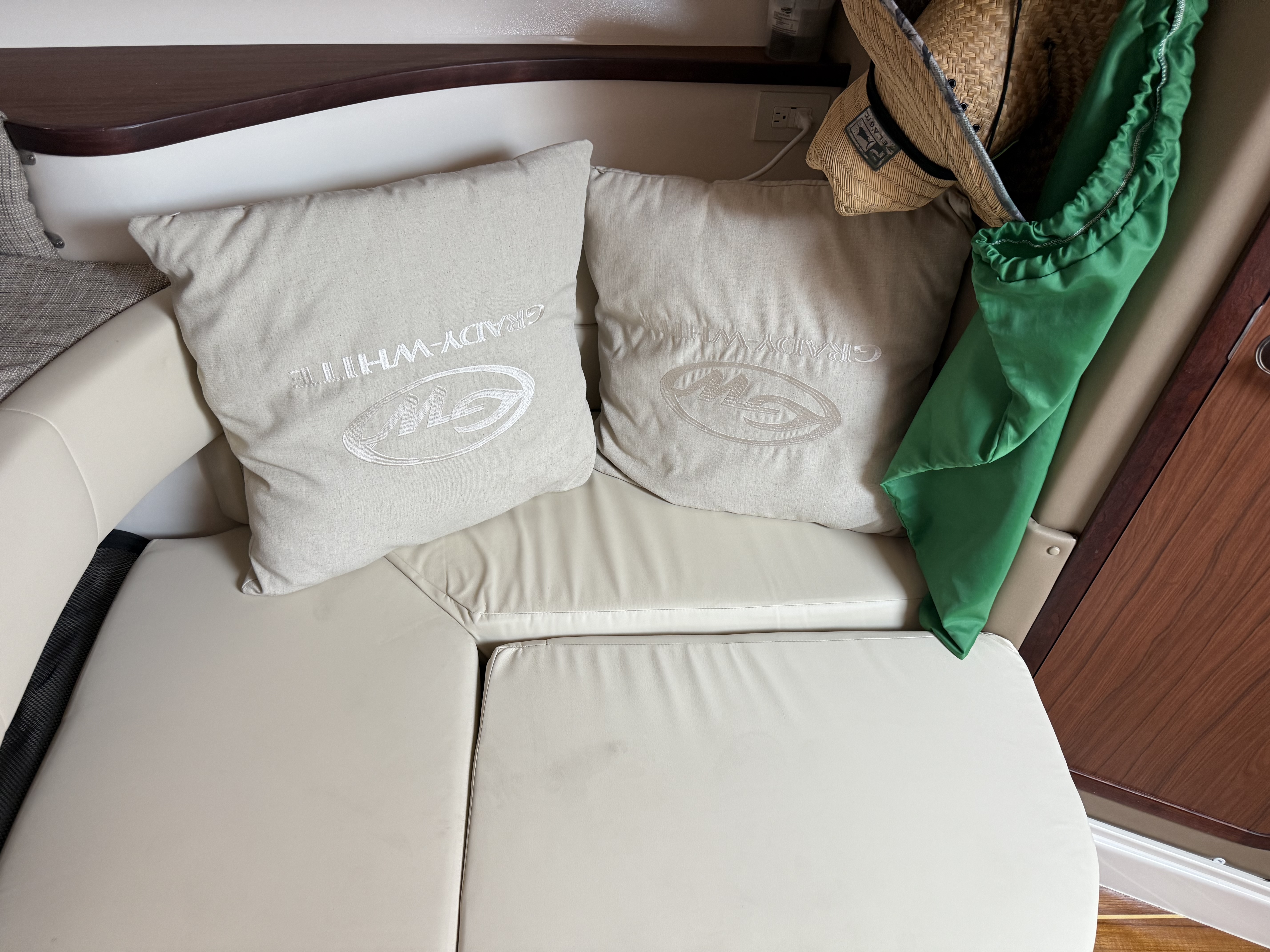 2025 Grady-White 330 EXPRESS Image Thumbnail #46