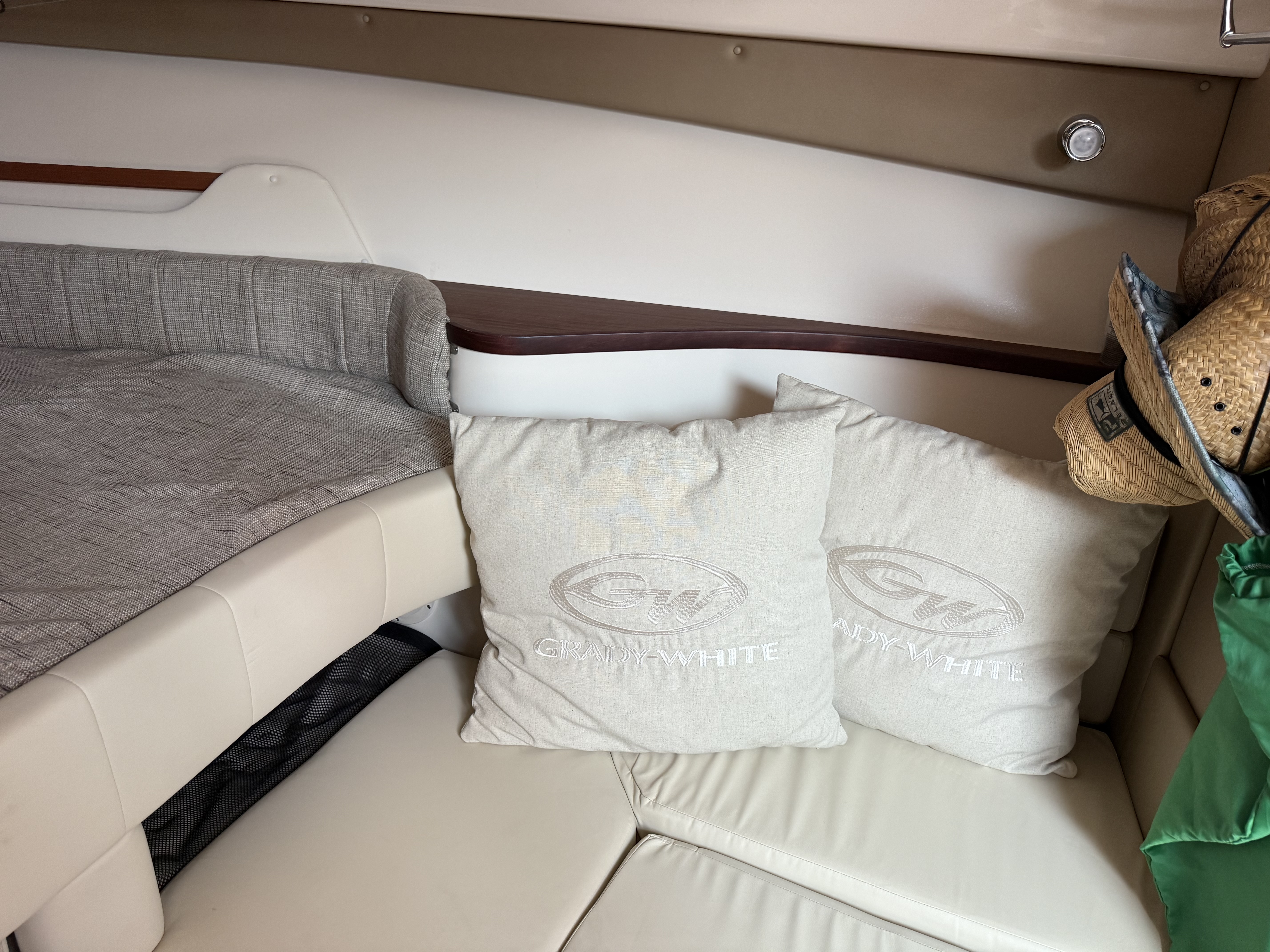 2025 Grady-White 330 EXPRESS Image Thumbnail #38