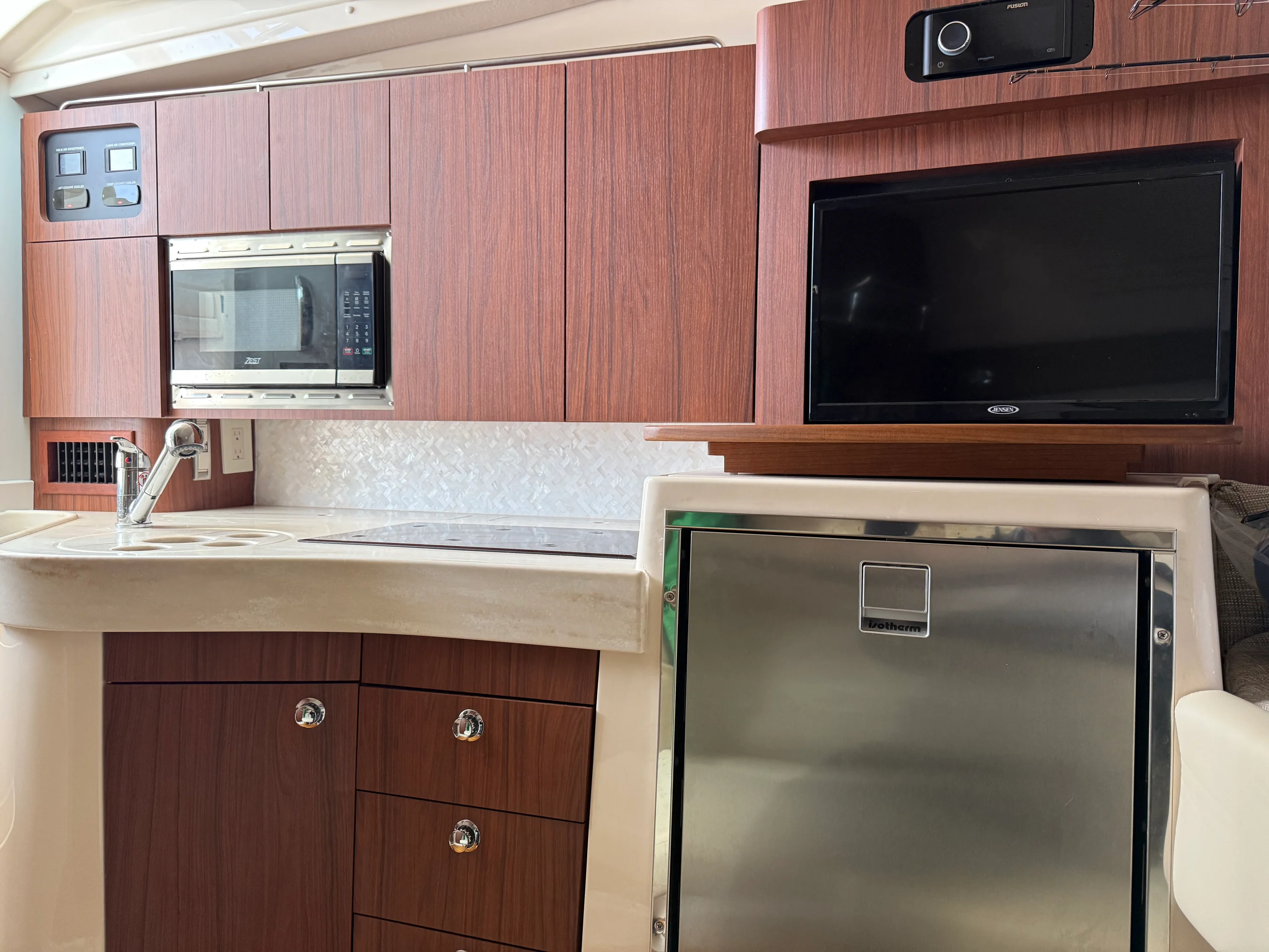 2025 Grady-White 330 EXPRESS Image Thumbnail #39