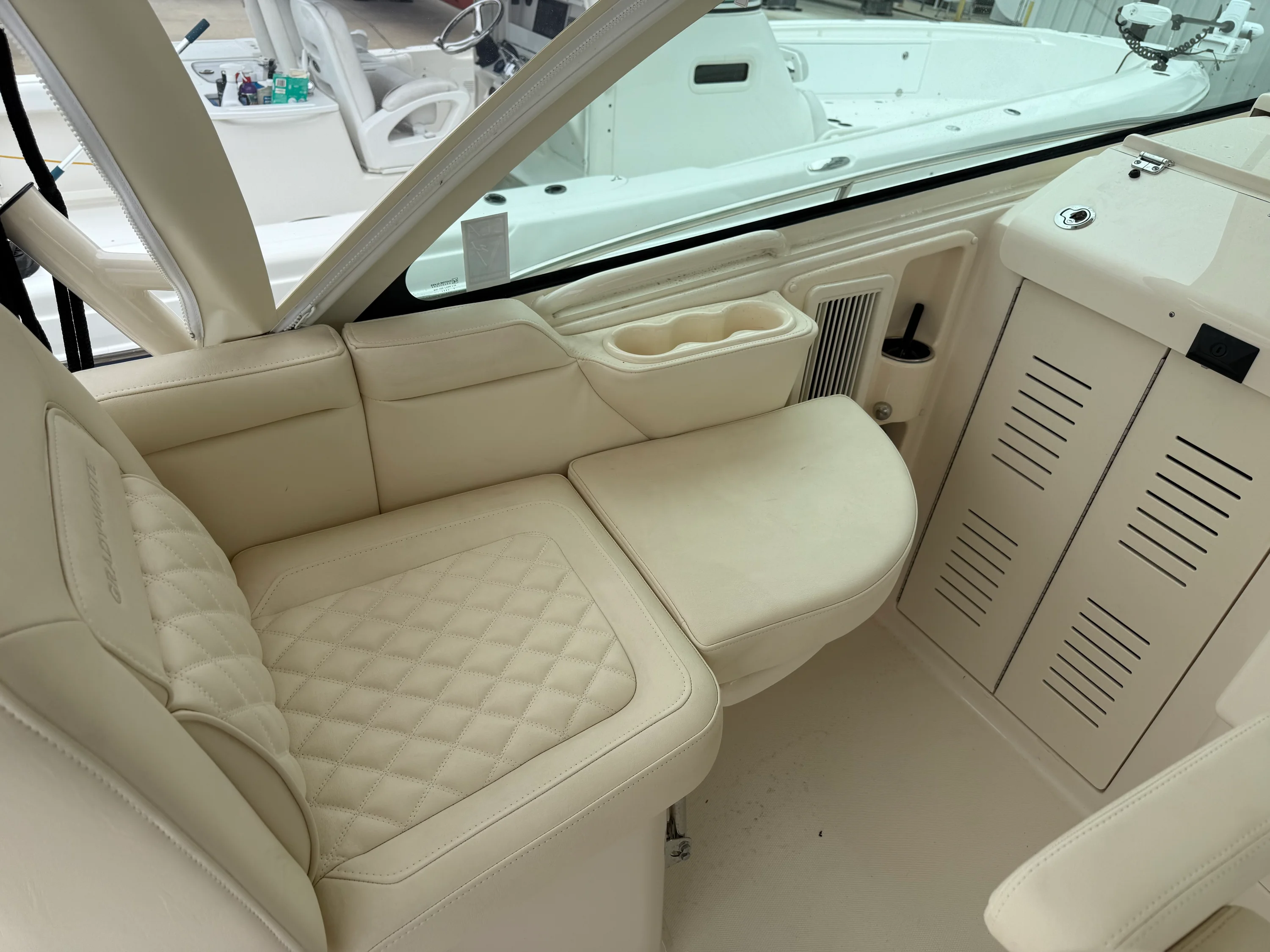 2025 Grady-White 330 EXPRESS Image Thumbnail #44