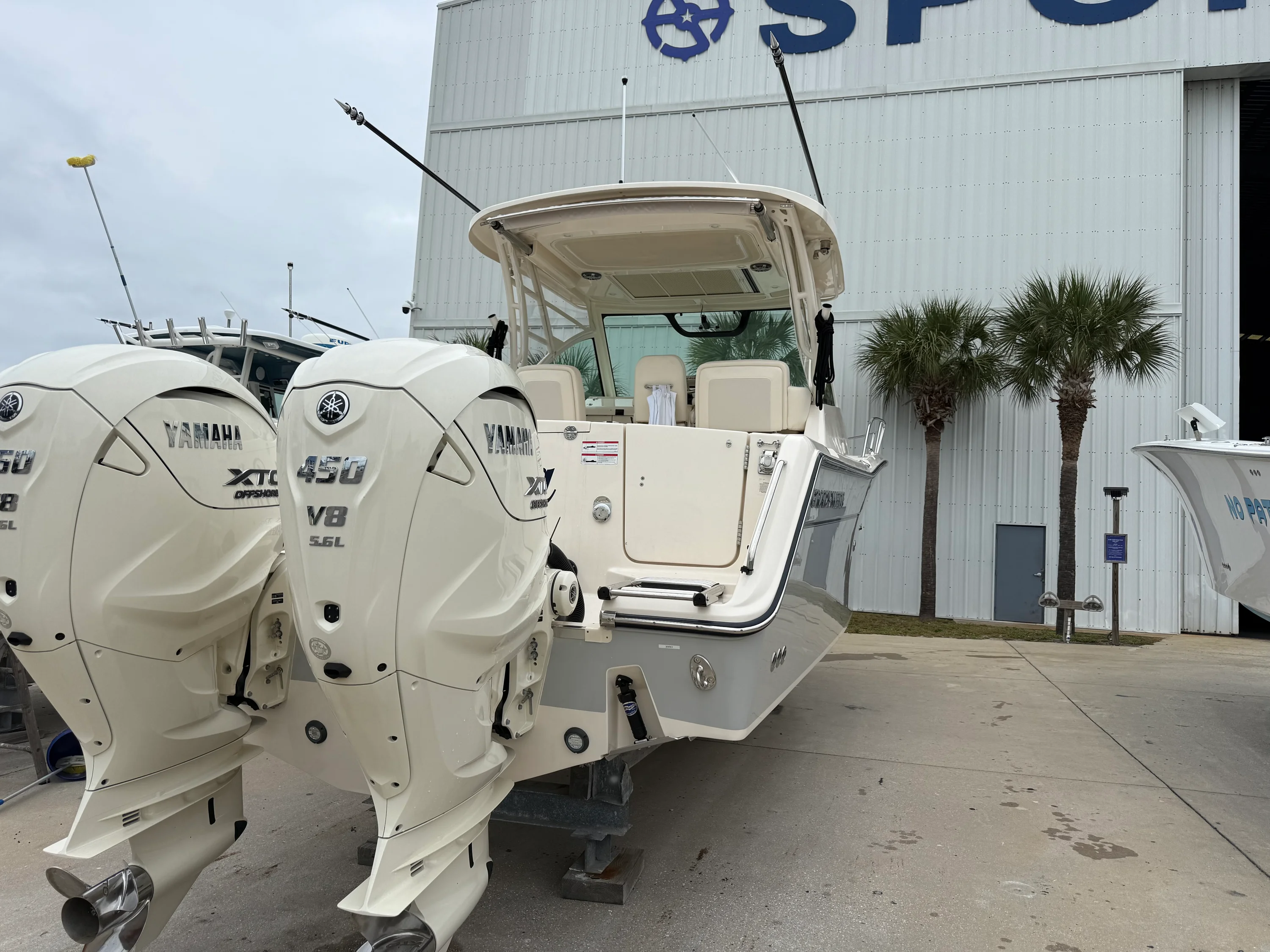 2025 Grady-White 330 EXPRESS Image Thumbnail #7