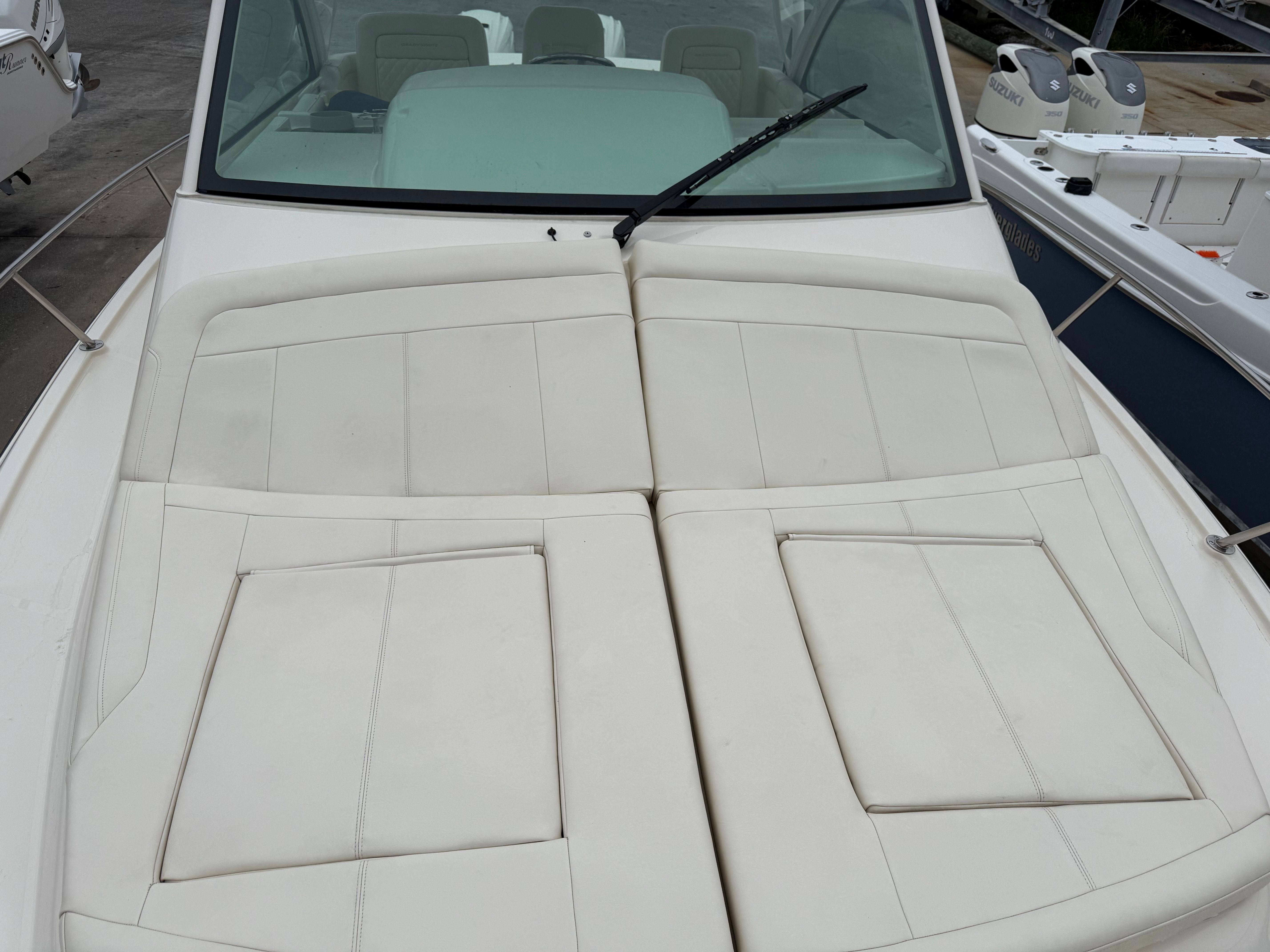 2025 Grady-White 330 EXPRESS Image Thumbnail #31