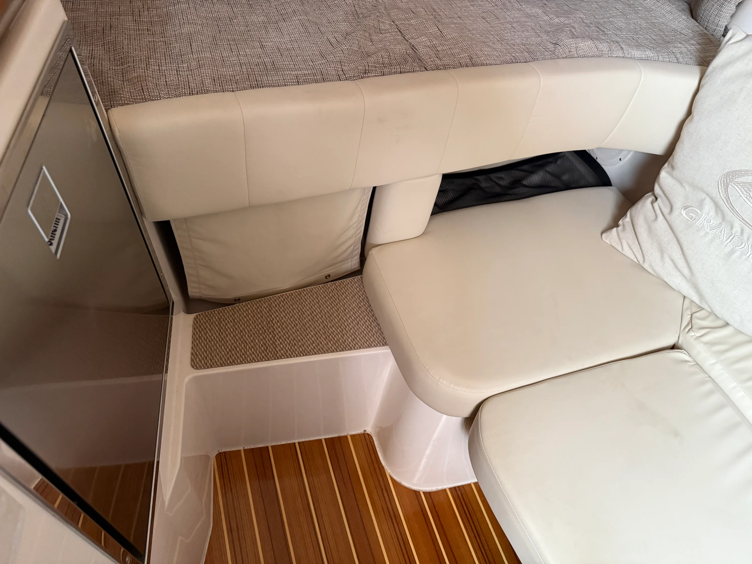 2025 Grady-White 330 EXPRESS Image Thumbnail #34