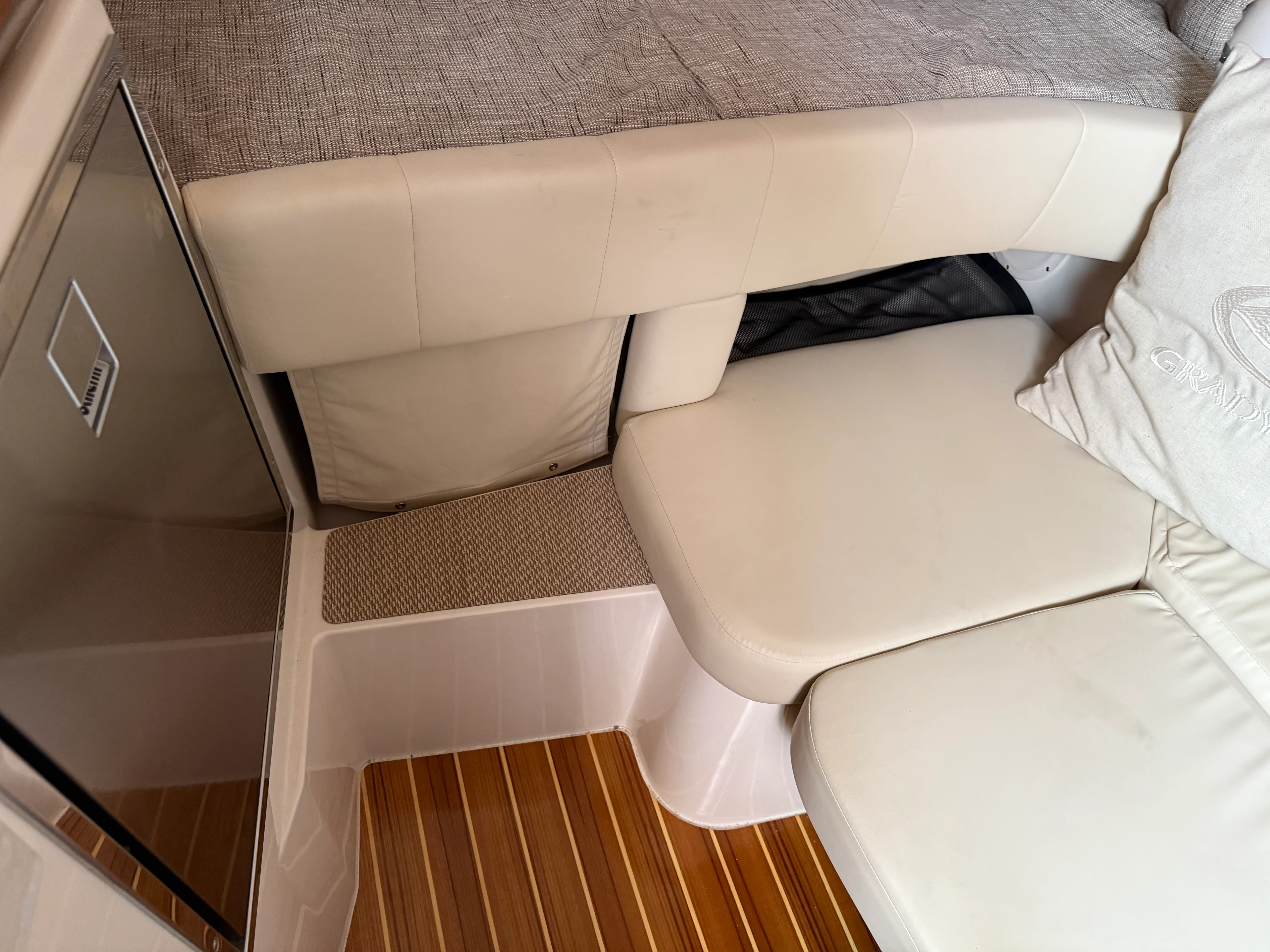 2025 Grady-White 330 EXPRESS Image Thumbnail #34