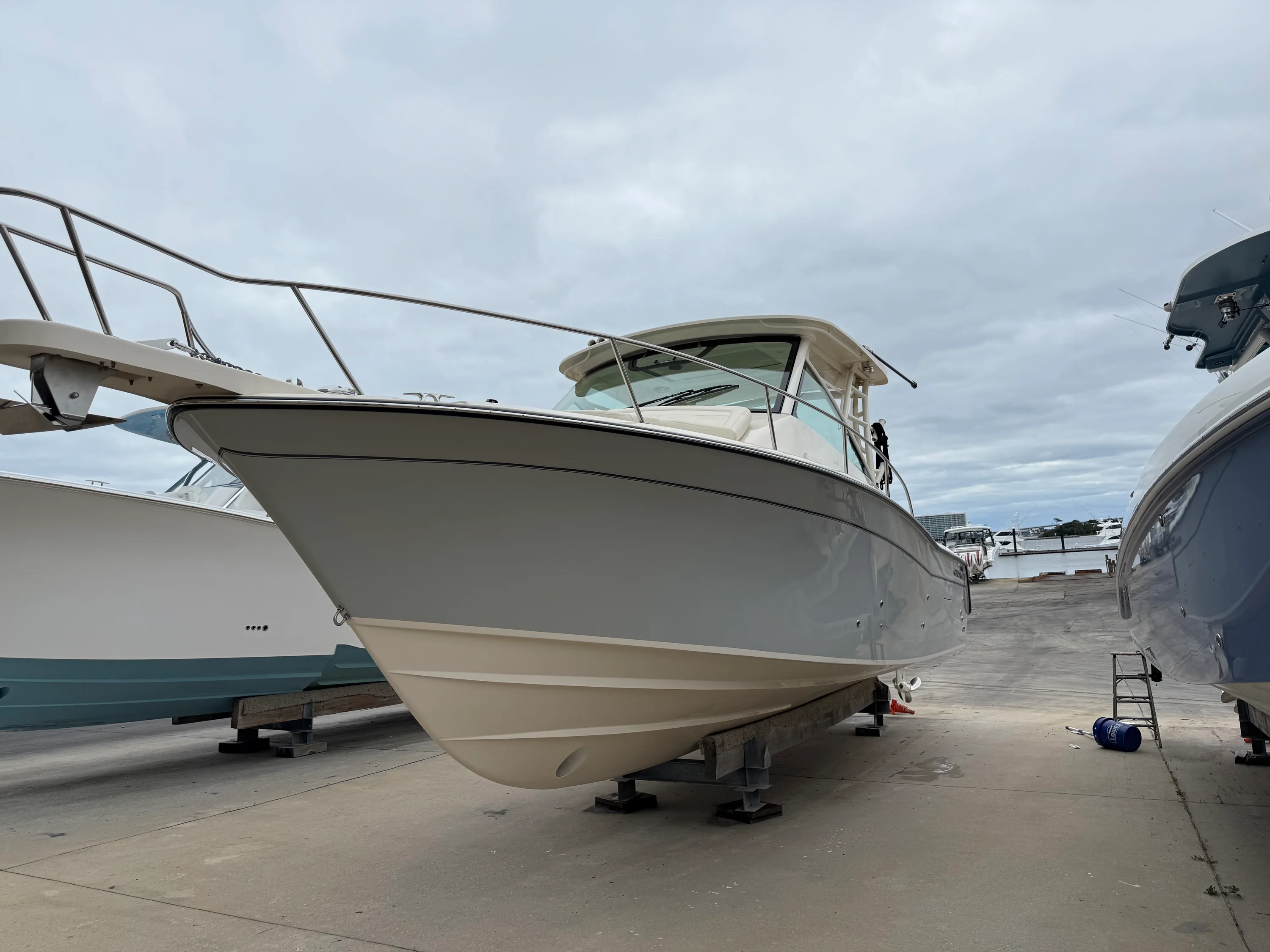 2025 Grady-White 330 EXPRESS Image Thumbnail #0