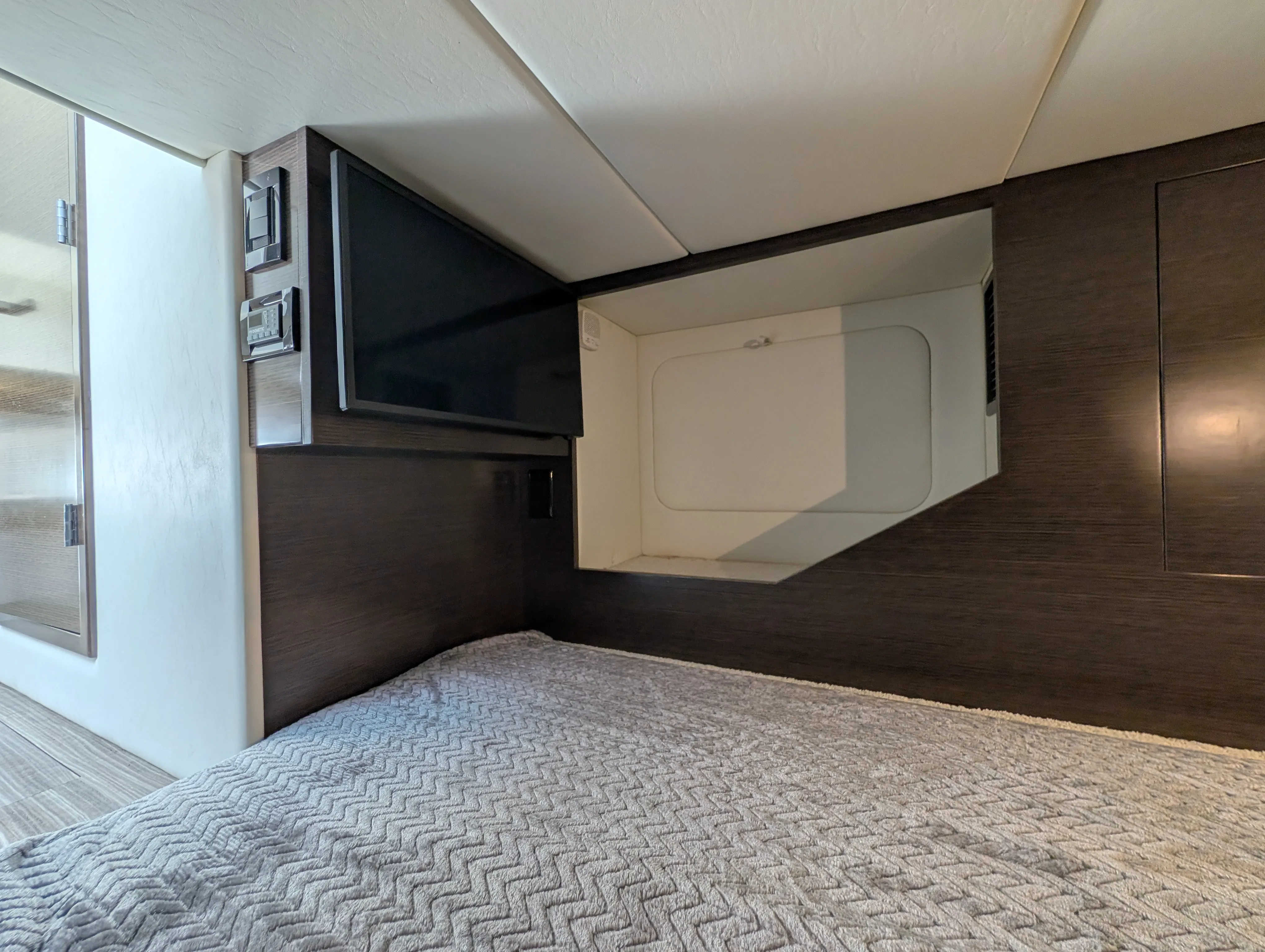 2021 Cruisers Yachts 38 GLS Image Thumbnail #46