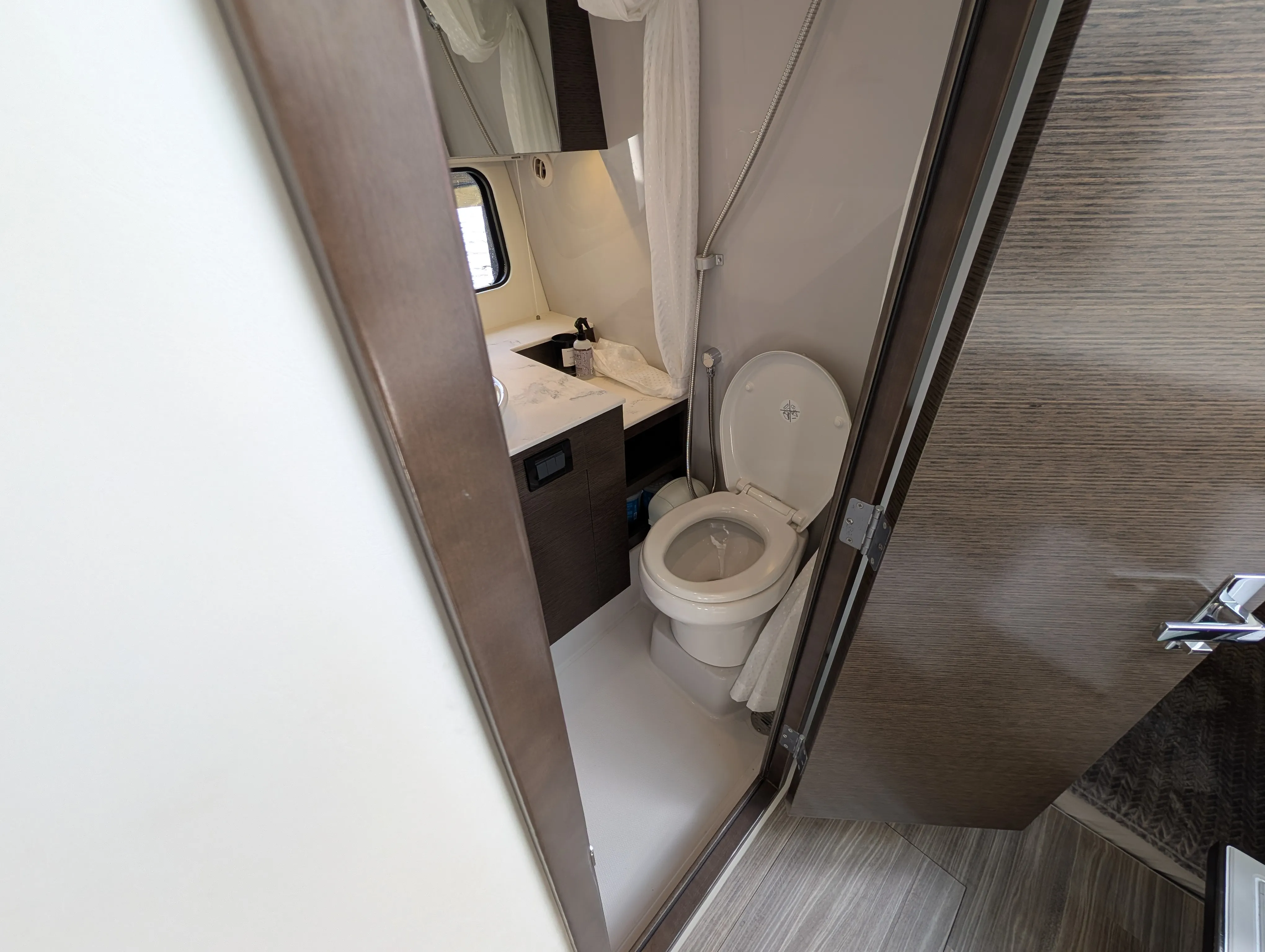 2021 Cruisers Yachts 38 GLS Image Thumbnail #50