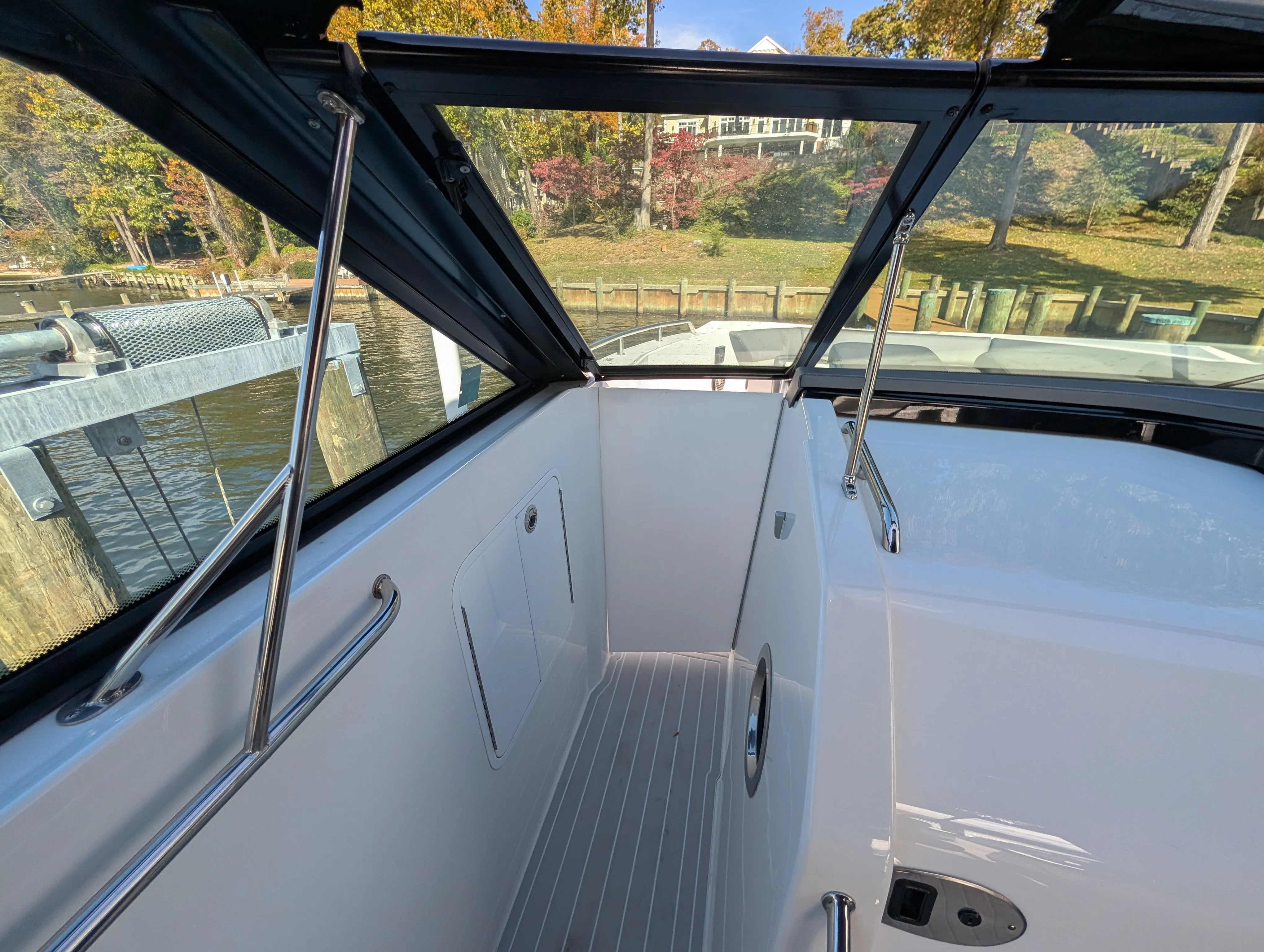 2021 Cruisers Yachts 38 GLS Image Thumbnail #14