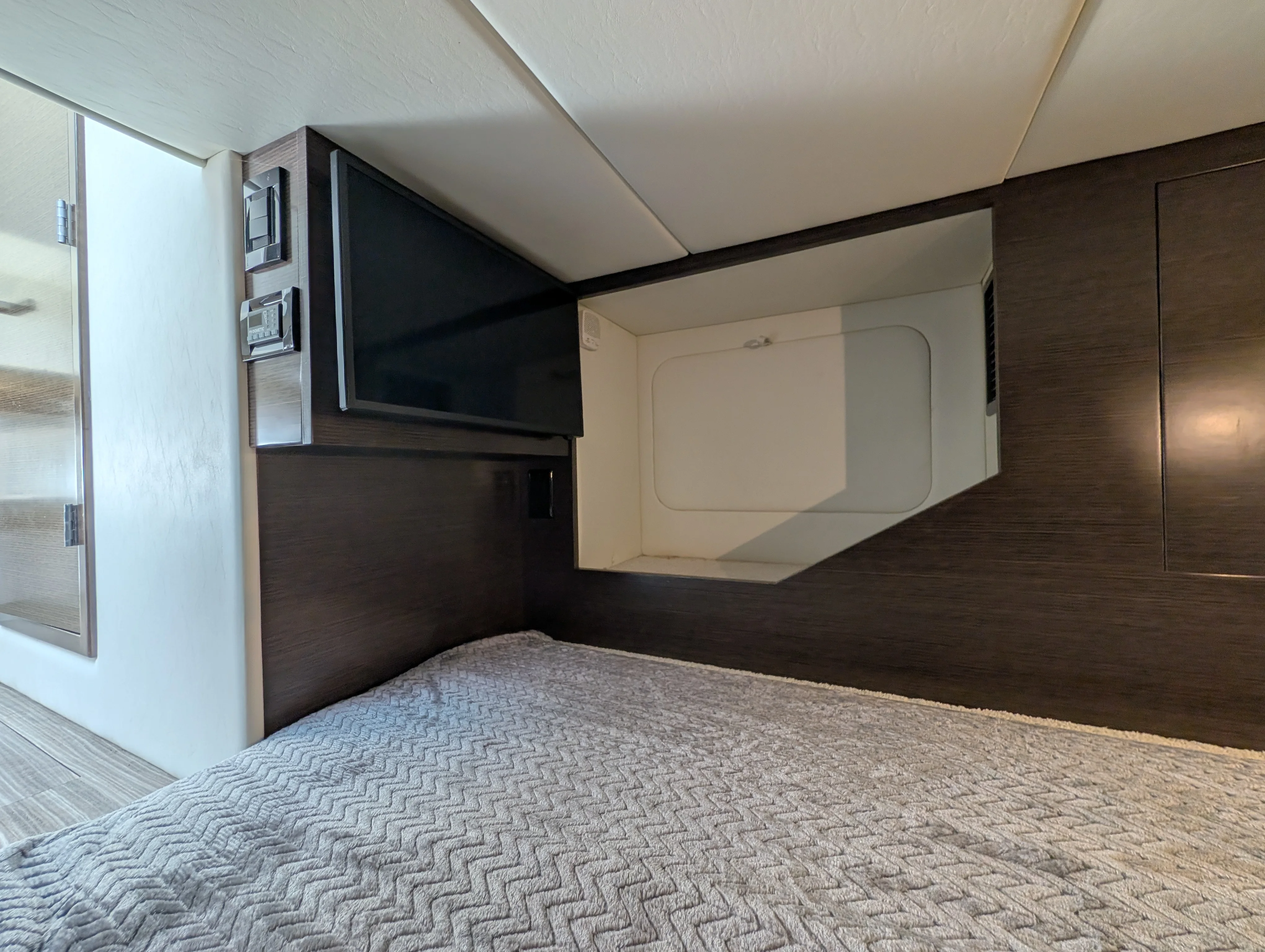 2021 Cruisers Yachts 38 GLS Image Thumbnail #45