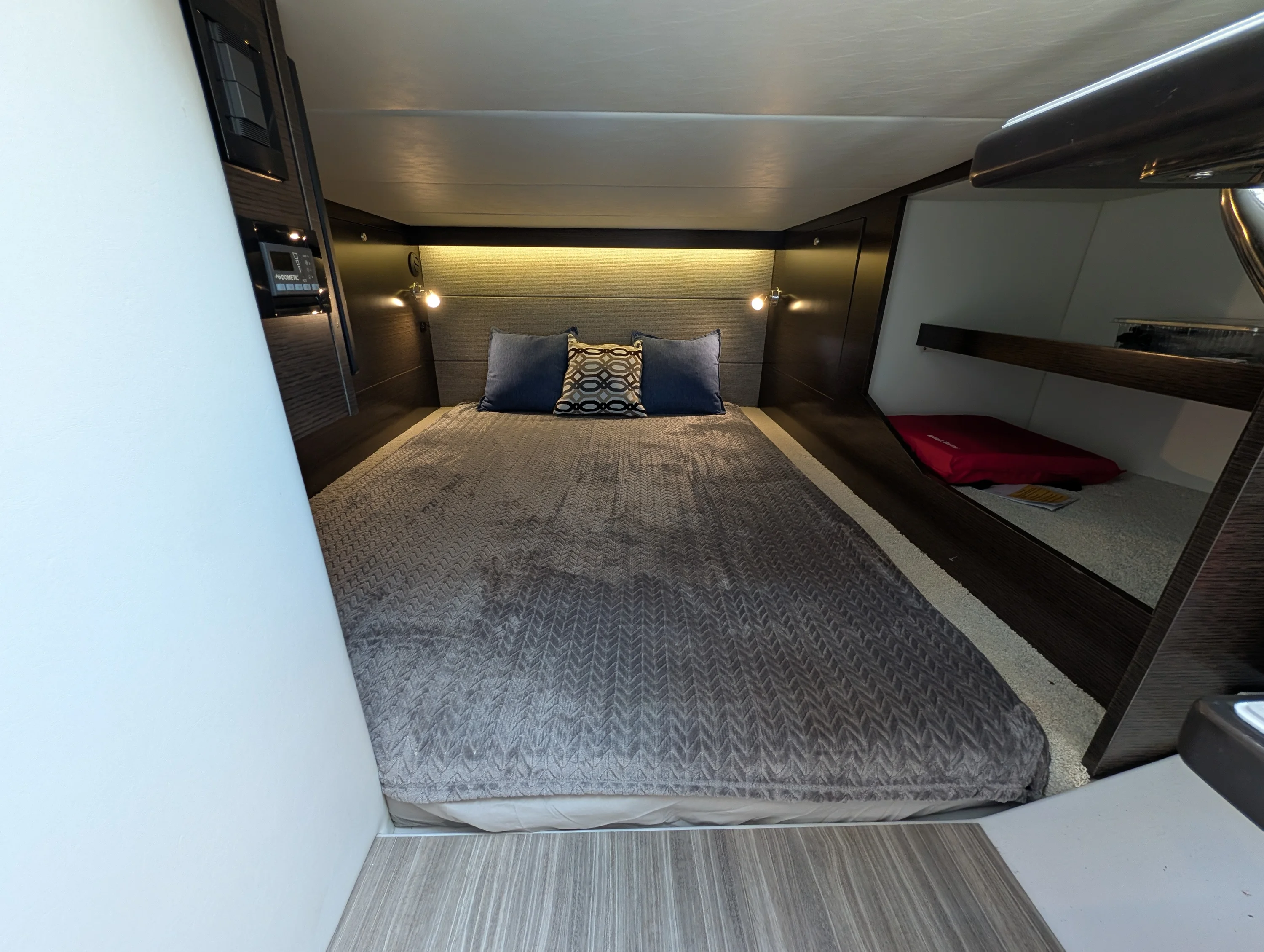 2021 Cruisers Yachts 38 GLS Image Thumbnail #43