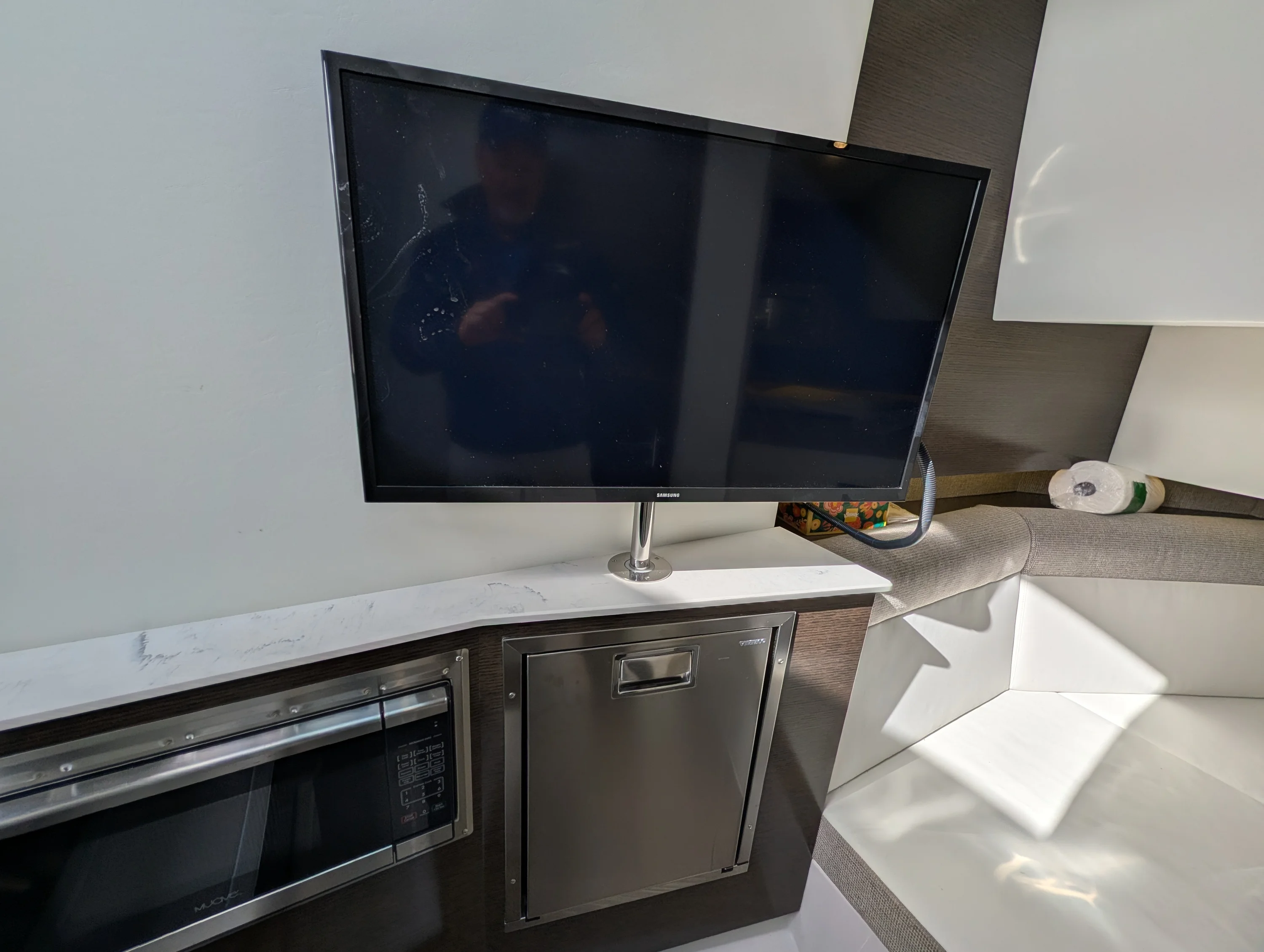 2021 Cruisers Yachts 38 GLS Image Thumbnail #47