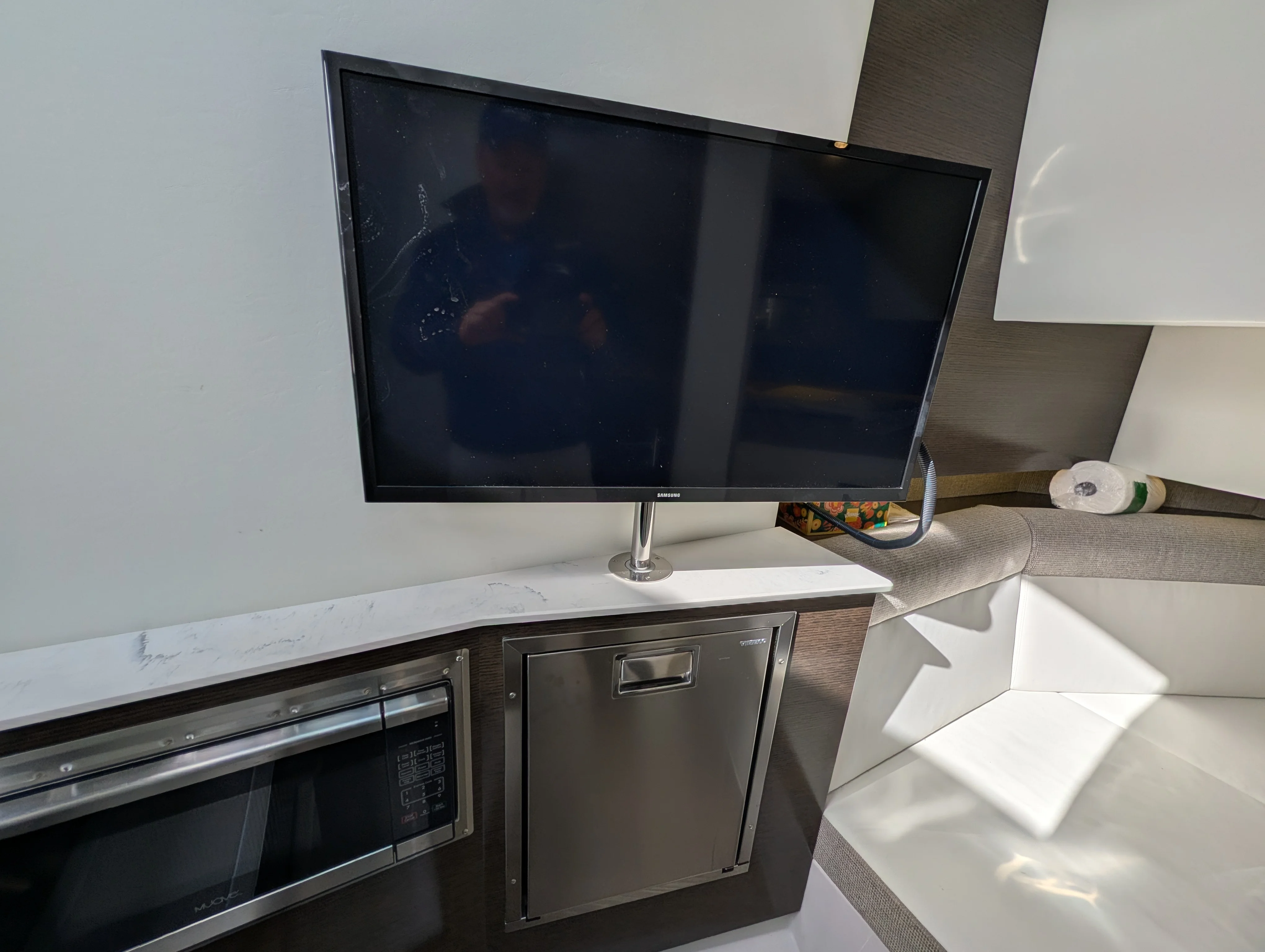 2021 Cruisers Yachts 38 GLS Image Thumbnail #47