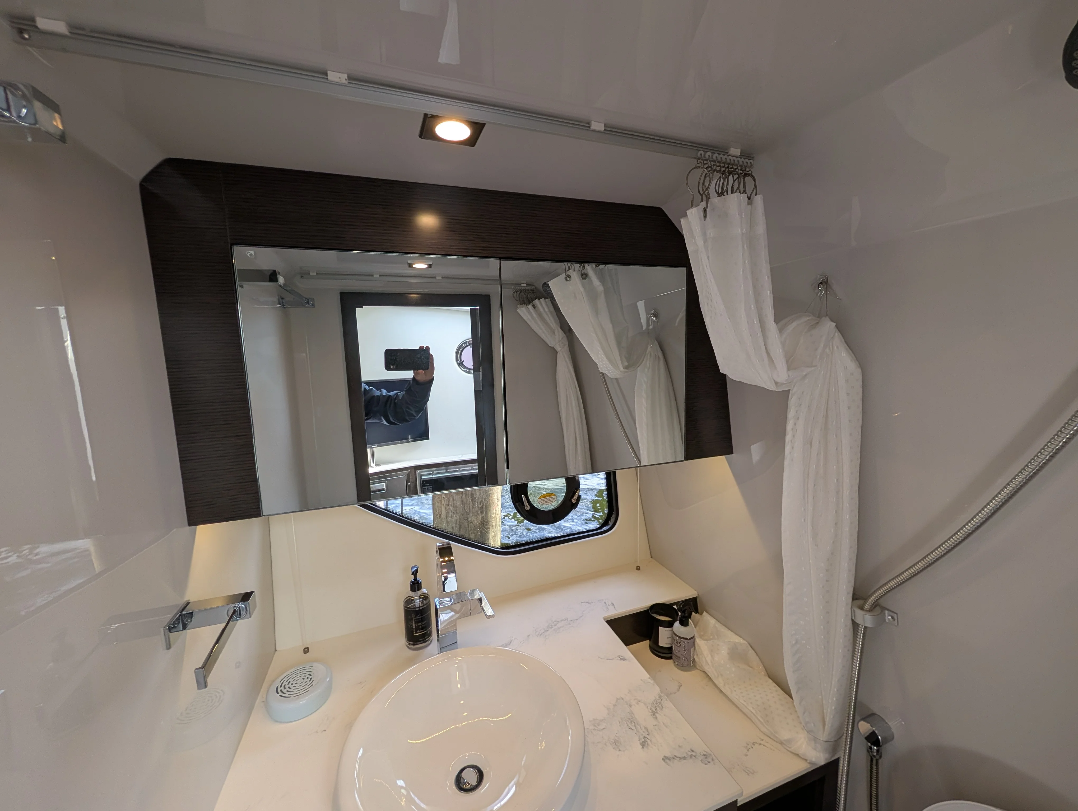 2021 Cruisers Yachts 38 GLS Image Thumbnail #50