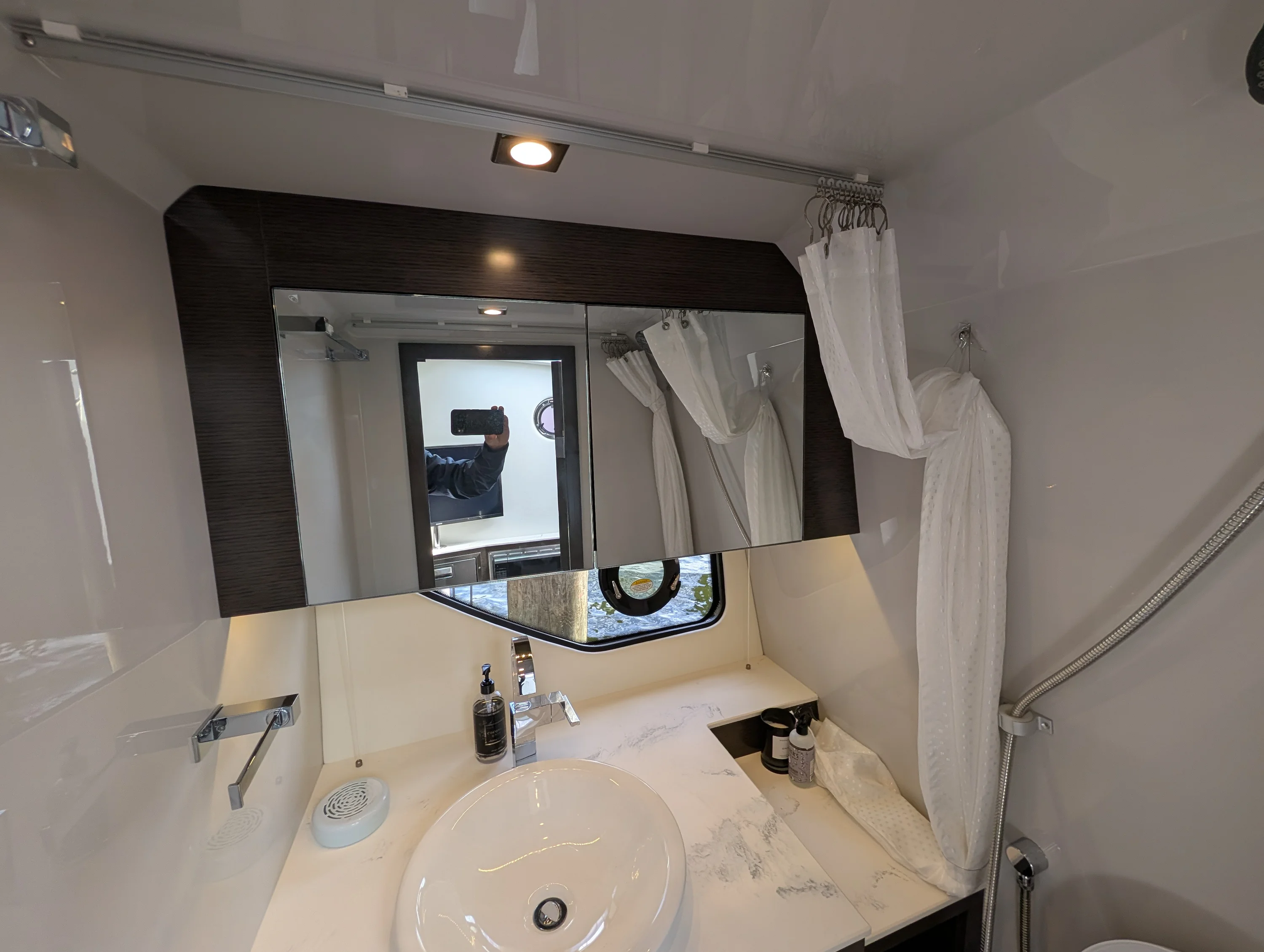 2021 Cruisers Yachts 38 GLS Image Thumbnail #50