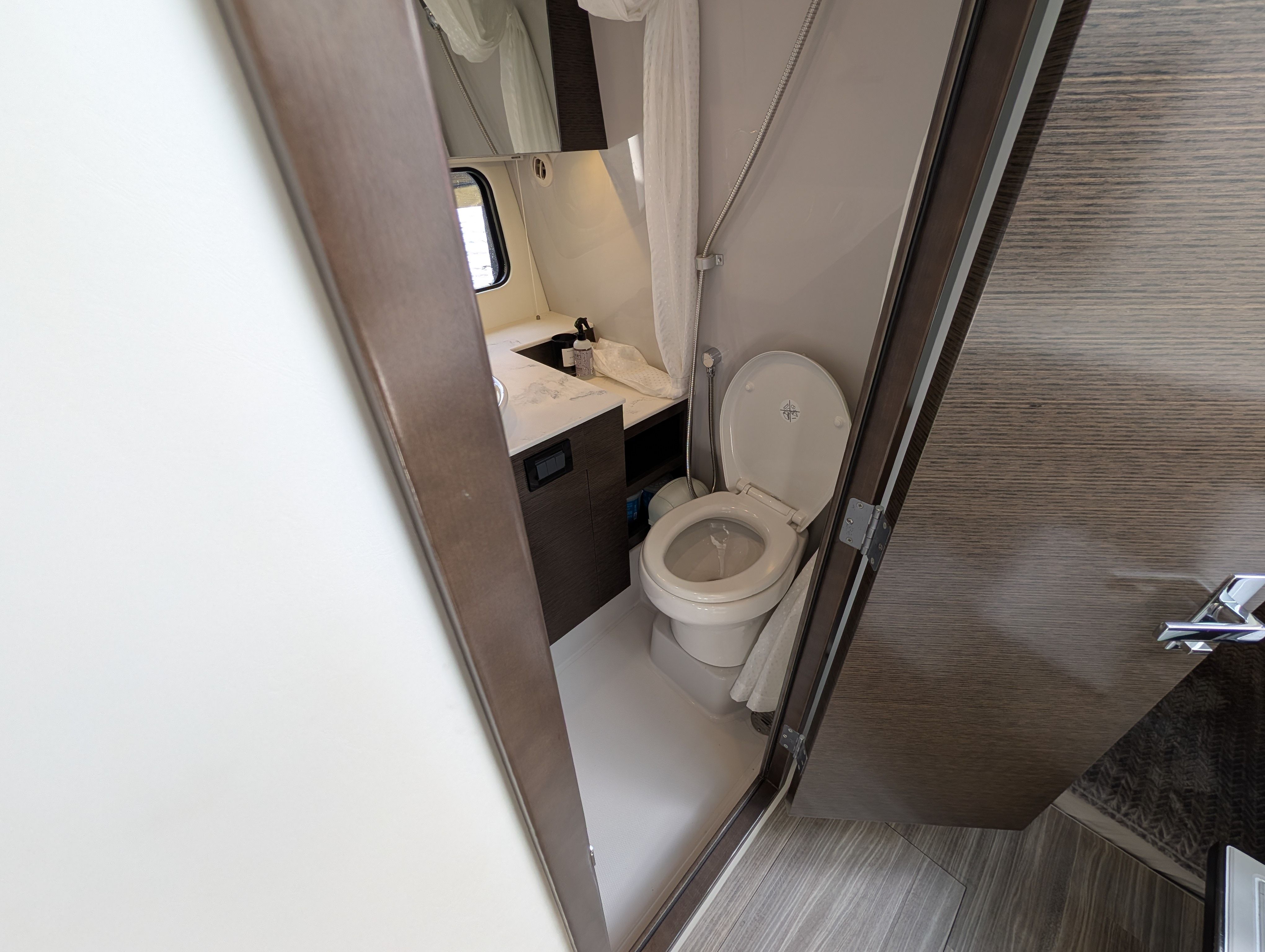 2021 Cruisers Yachts 38 GLS Image Thumbnail #49