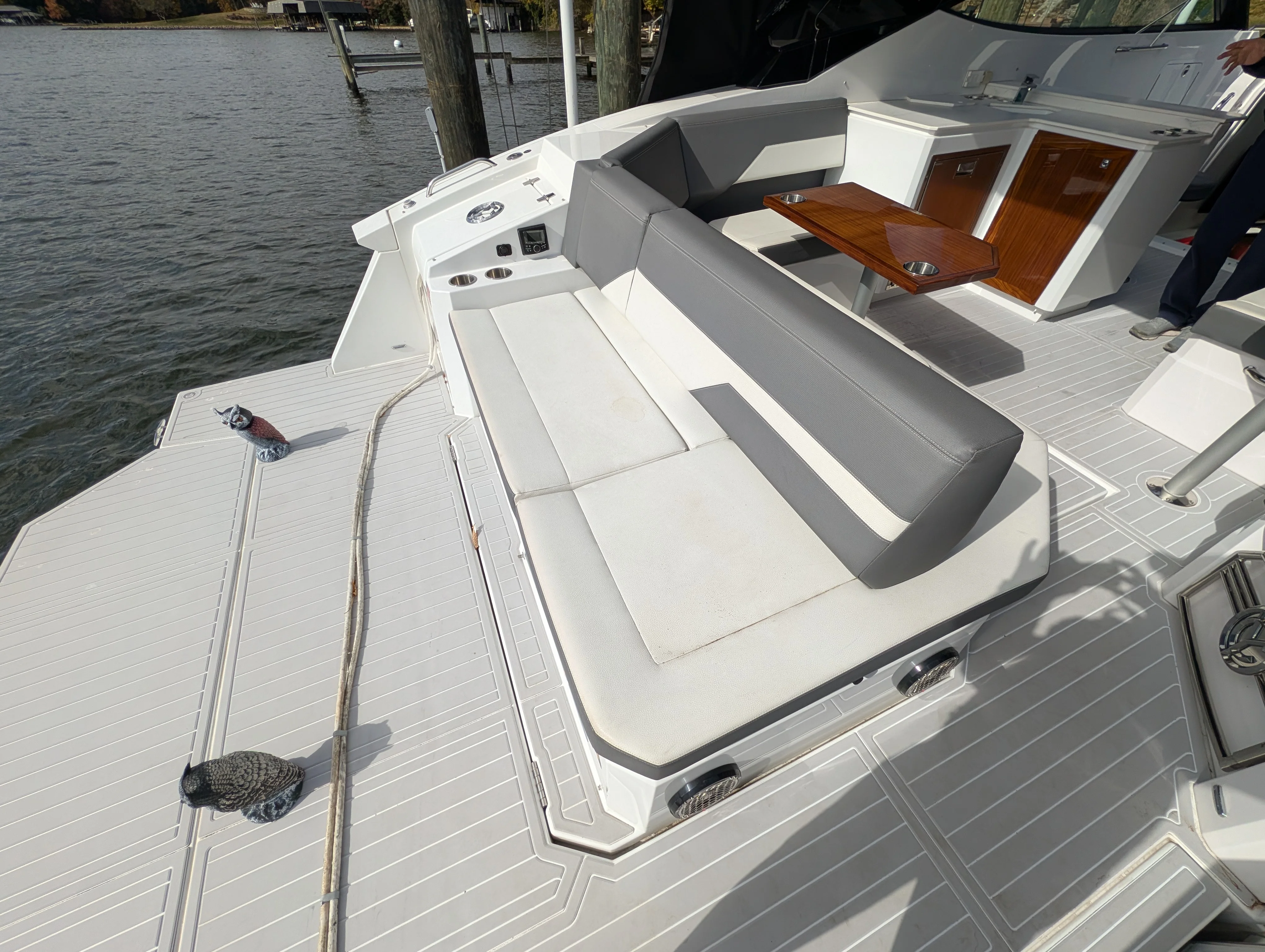 2021 Cruisers Yachts 38 GLS Image Thumbnail #40