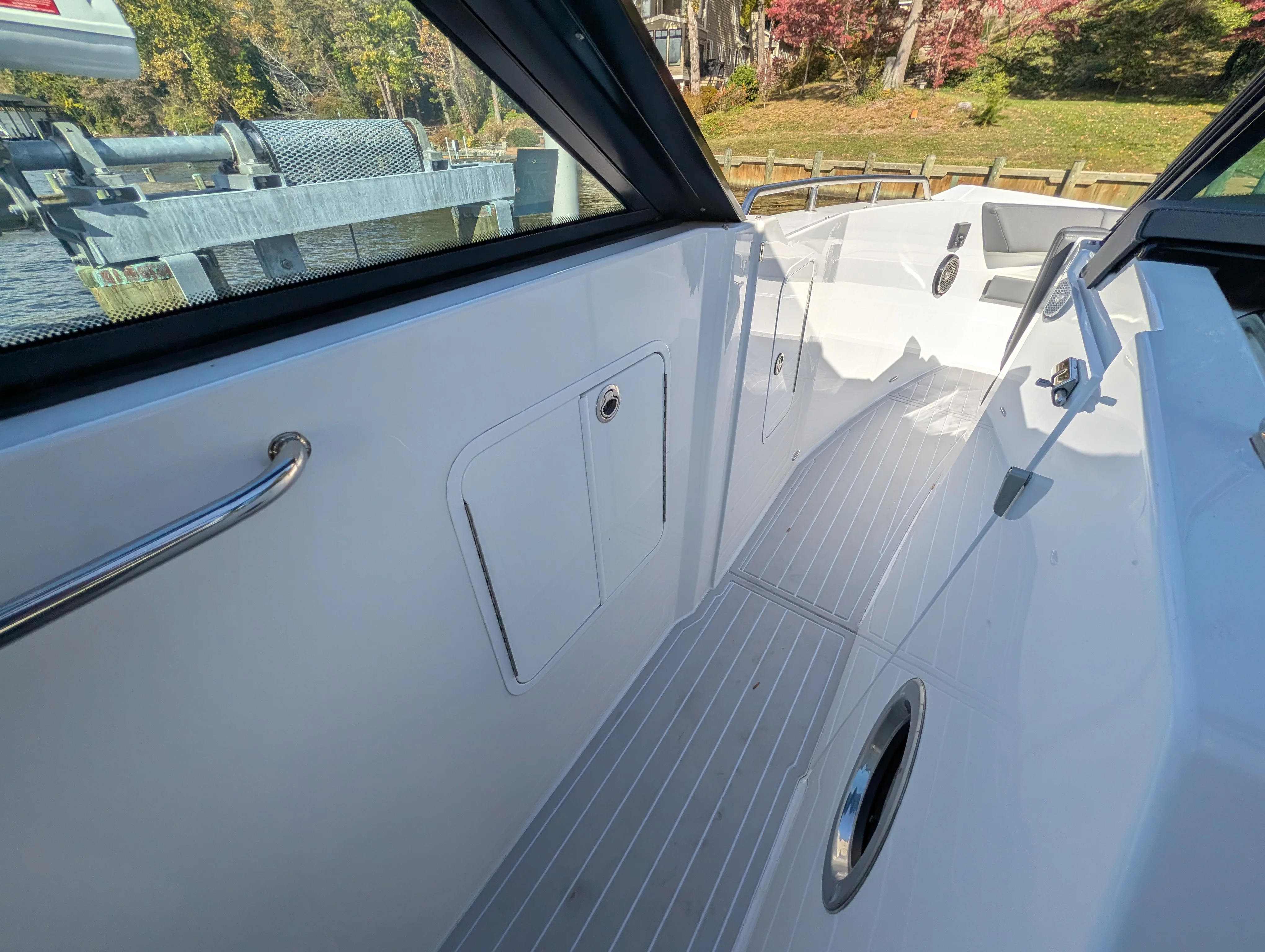 2021 Cruisers Yachts 38 GLS Image Thumbnail #12