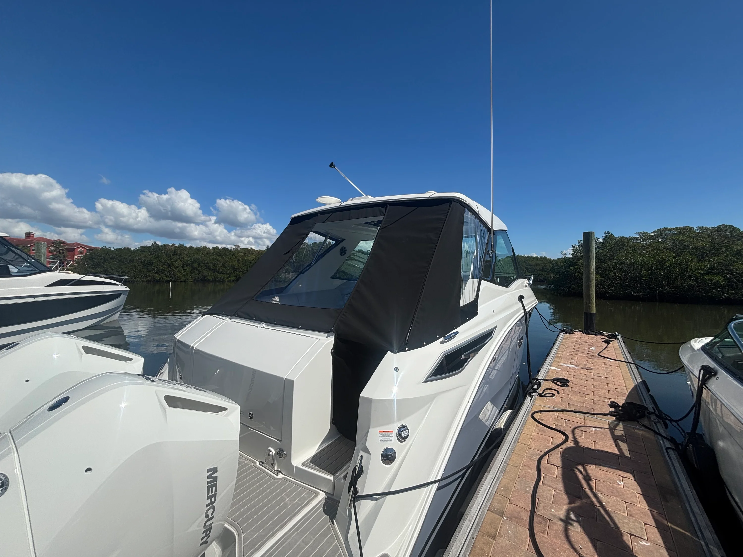 2026 Sea Ray Sundancer 320 Outboard Image Thumbnail #3