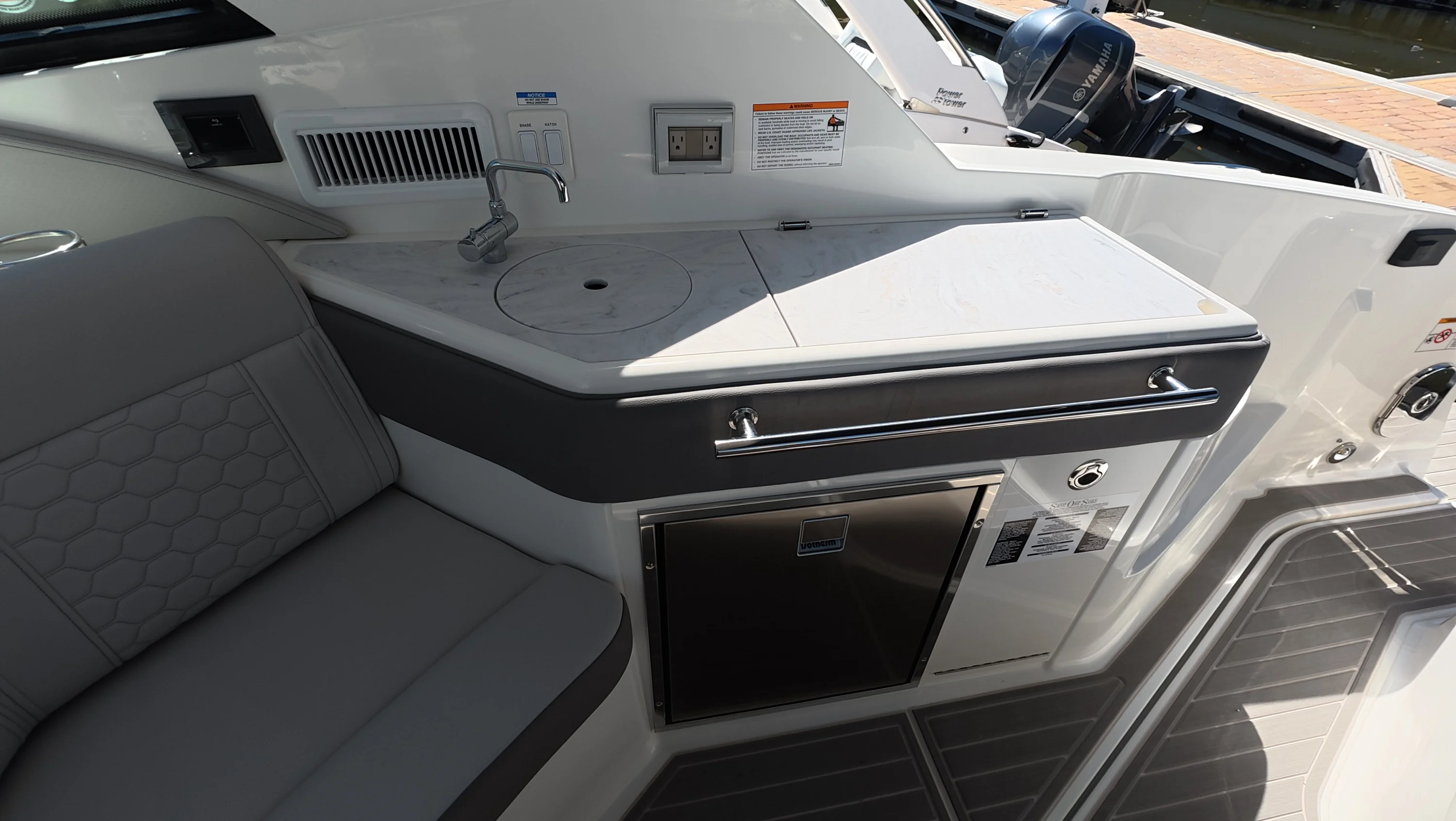 2026 Sea Ray Sundancer 320 Outboard Image Thumbnail #5