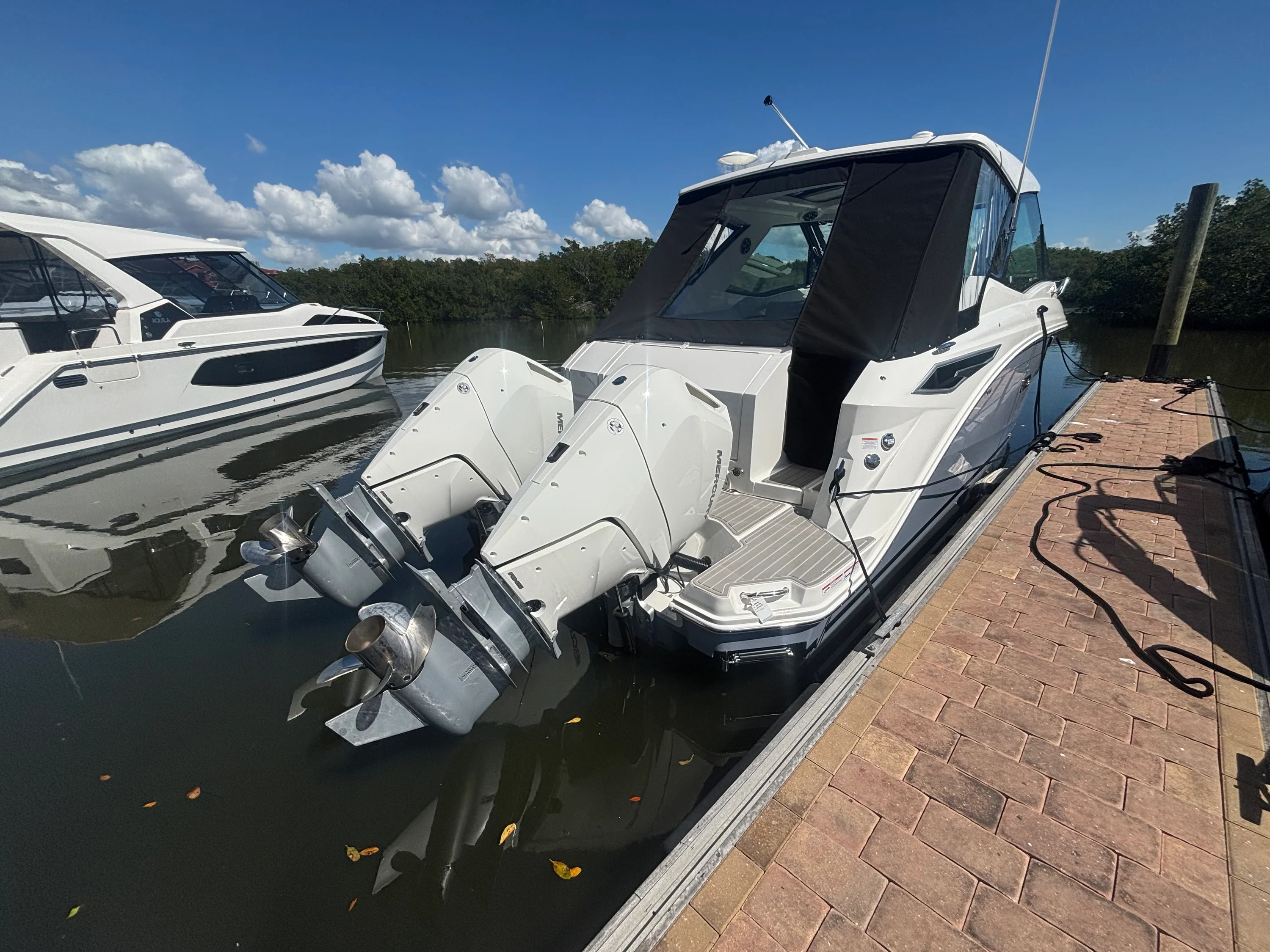 2026 Sea Ray Sundancer 320 Outboard Image Thumbnail #0