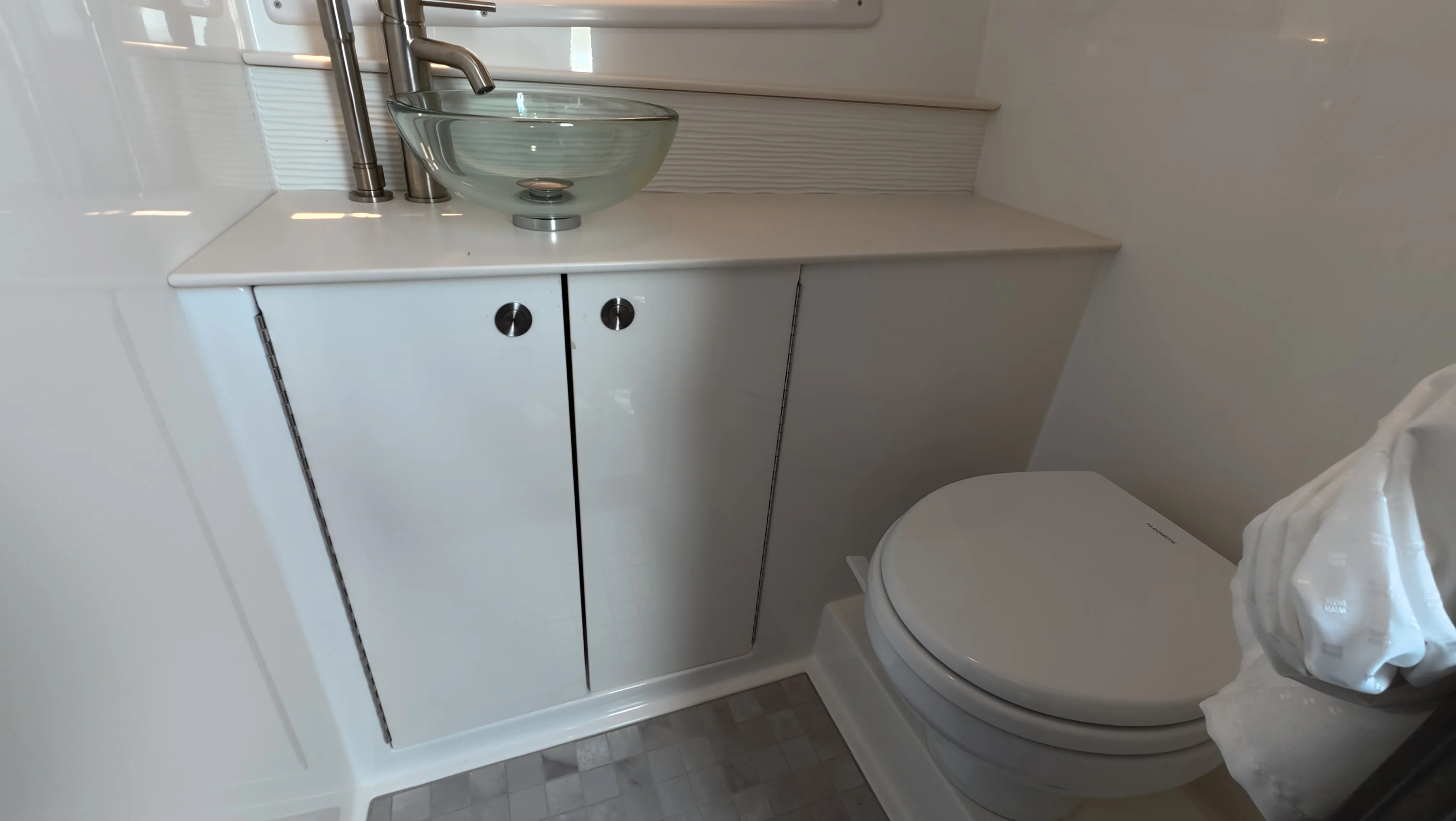 2026 Sea Ray Sundancer 320 Outboard Image Thumbnail #28