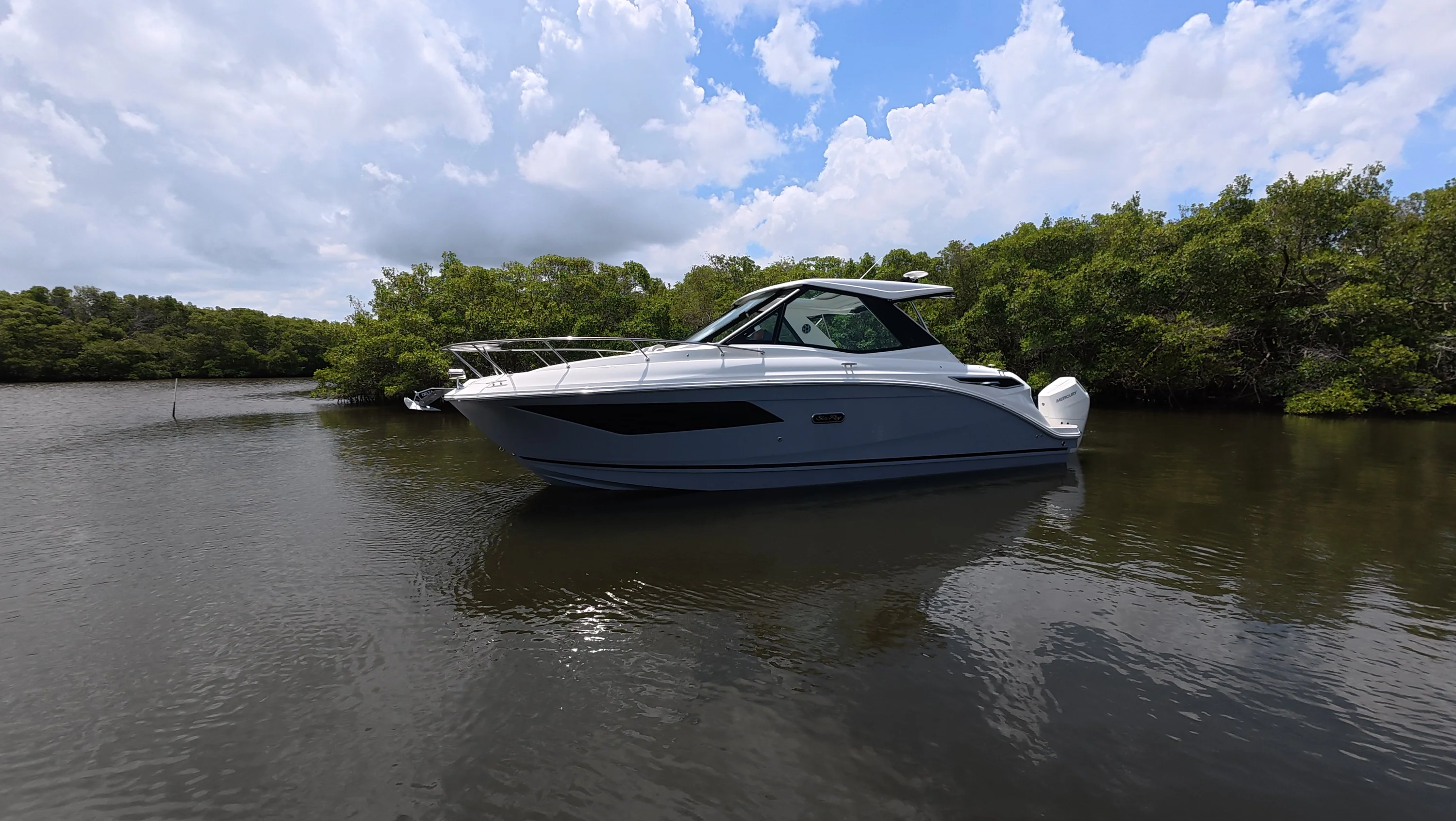 2026 Sea Ray Sundancer 320 Outboard Image Thumbnail #2