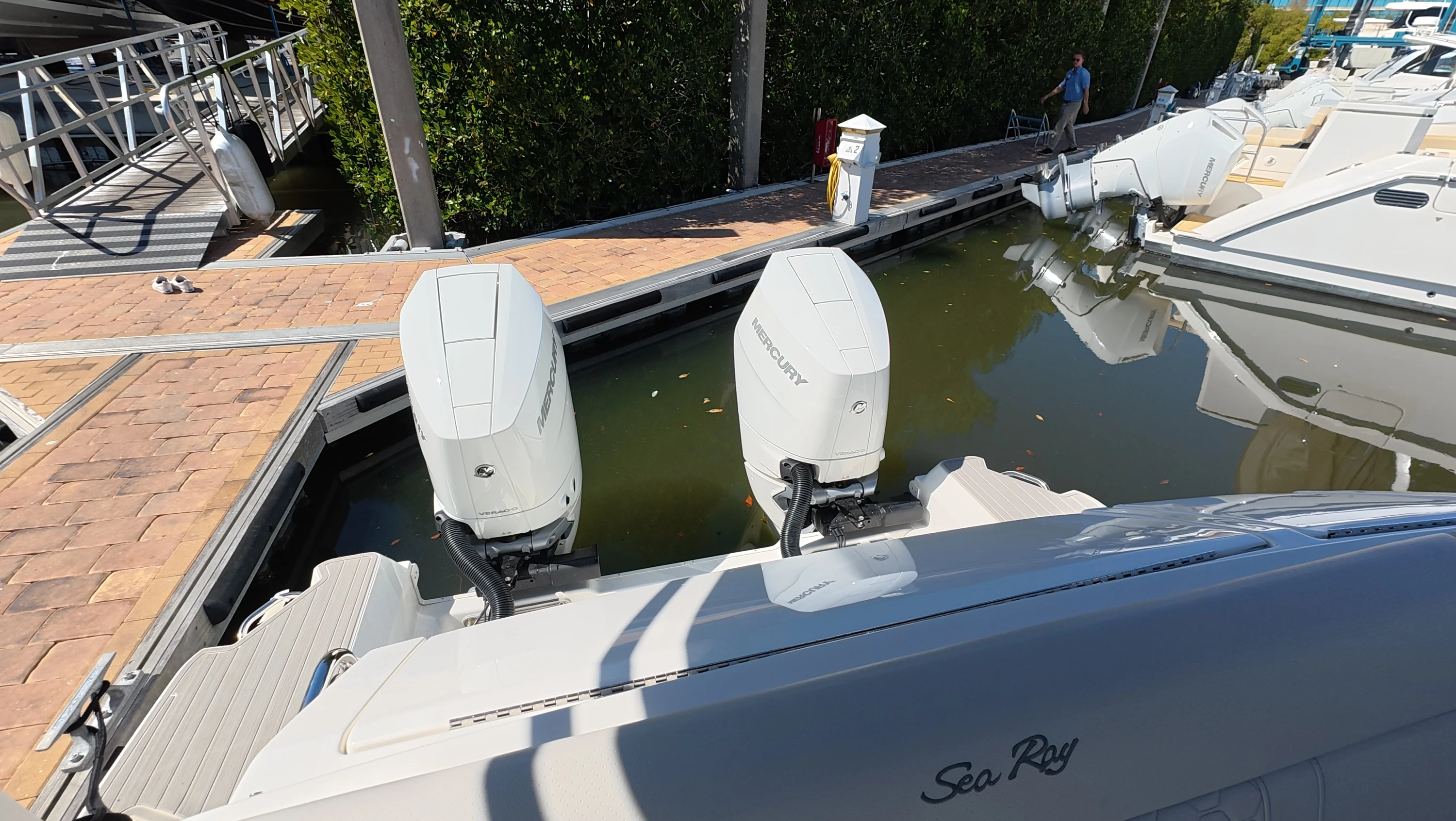 2026 Sea Ray Sundancer 320 Outboard Image Thumbnail #31