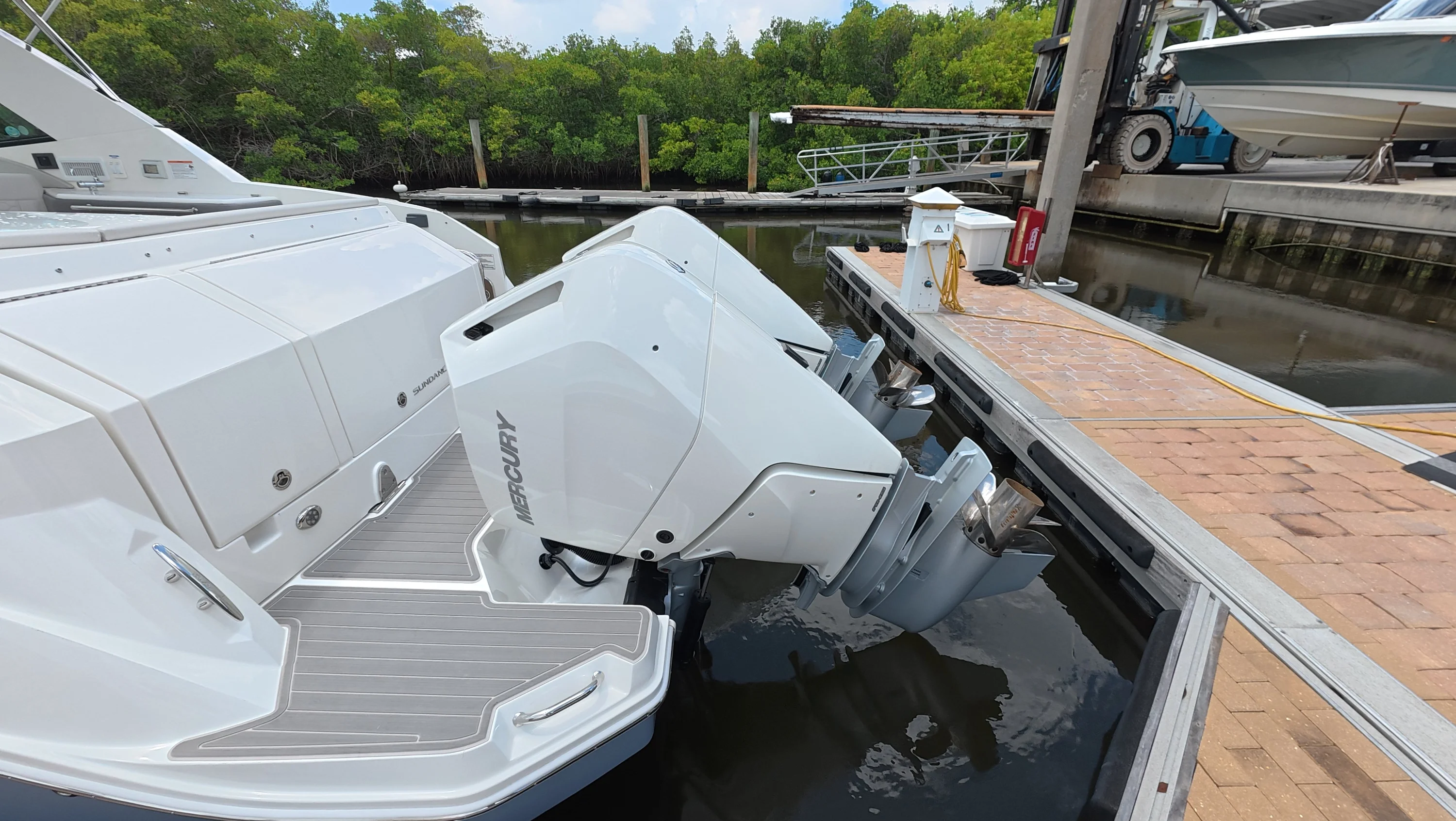 2026 Sea Ray Sundancer 320 Outboard Image Thumbnail #19