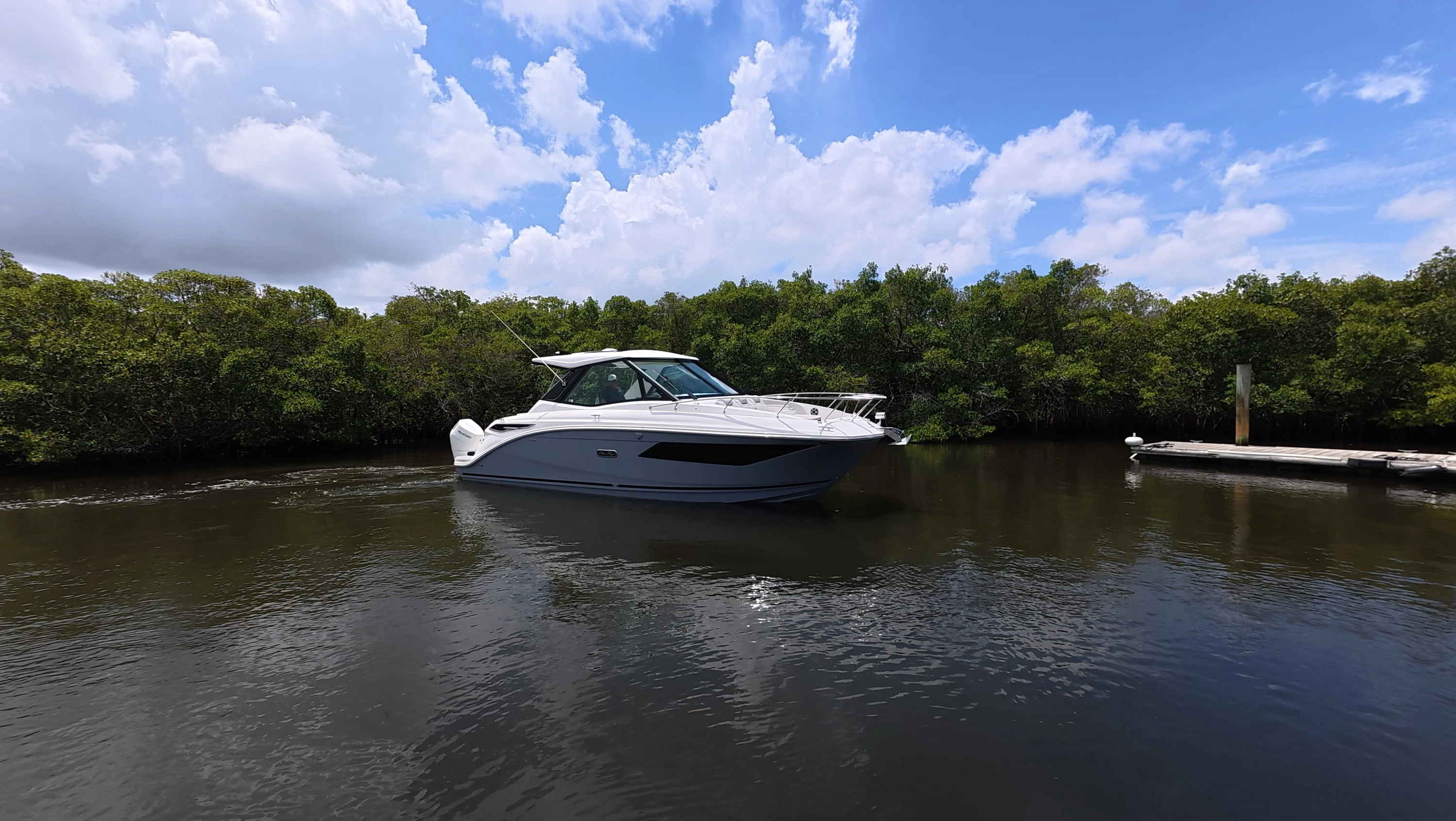 2026 Sea Ray Sundancer 320 Outboard Image Thumbnail #9