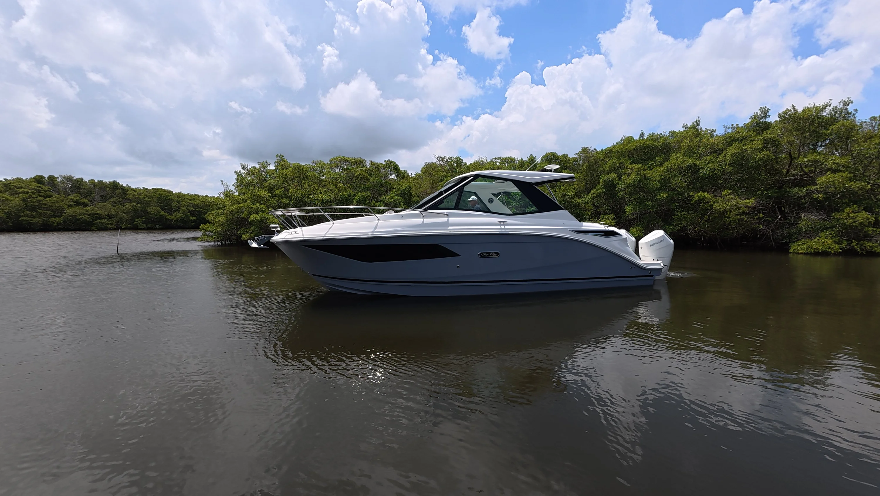 2026 Sea Ray Sundancer 320 Outboard Image Thumbnail #0