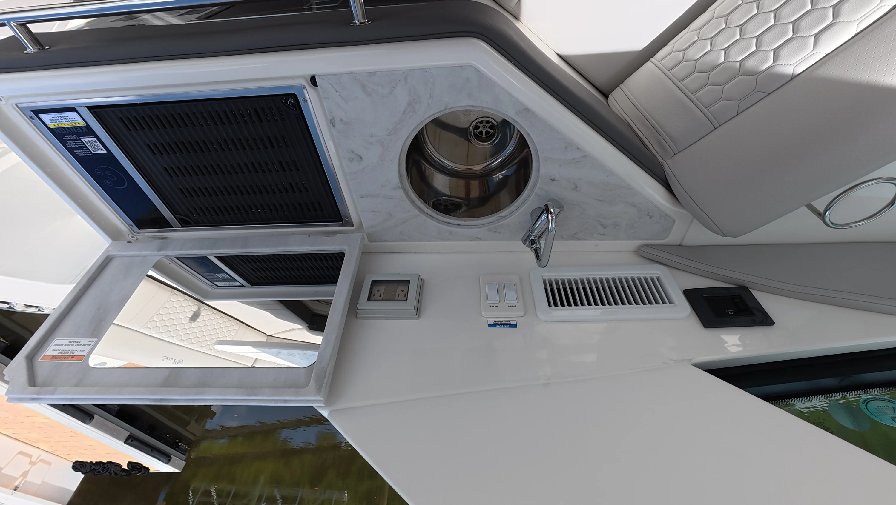 2026 Sea Ray Sundancer 320 Outboard Image Thumbnail #29