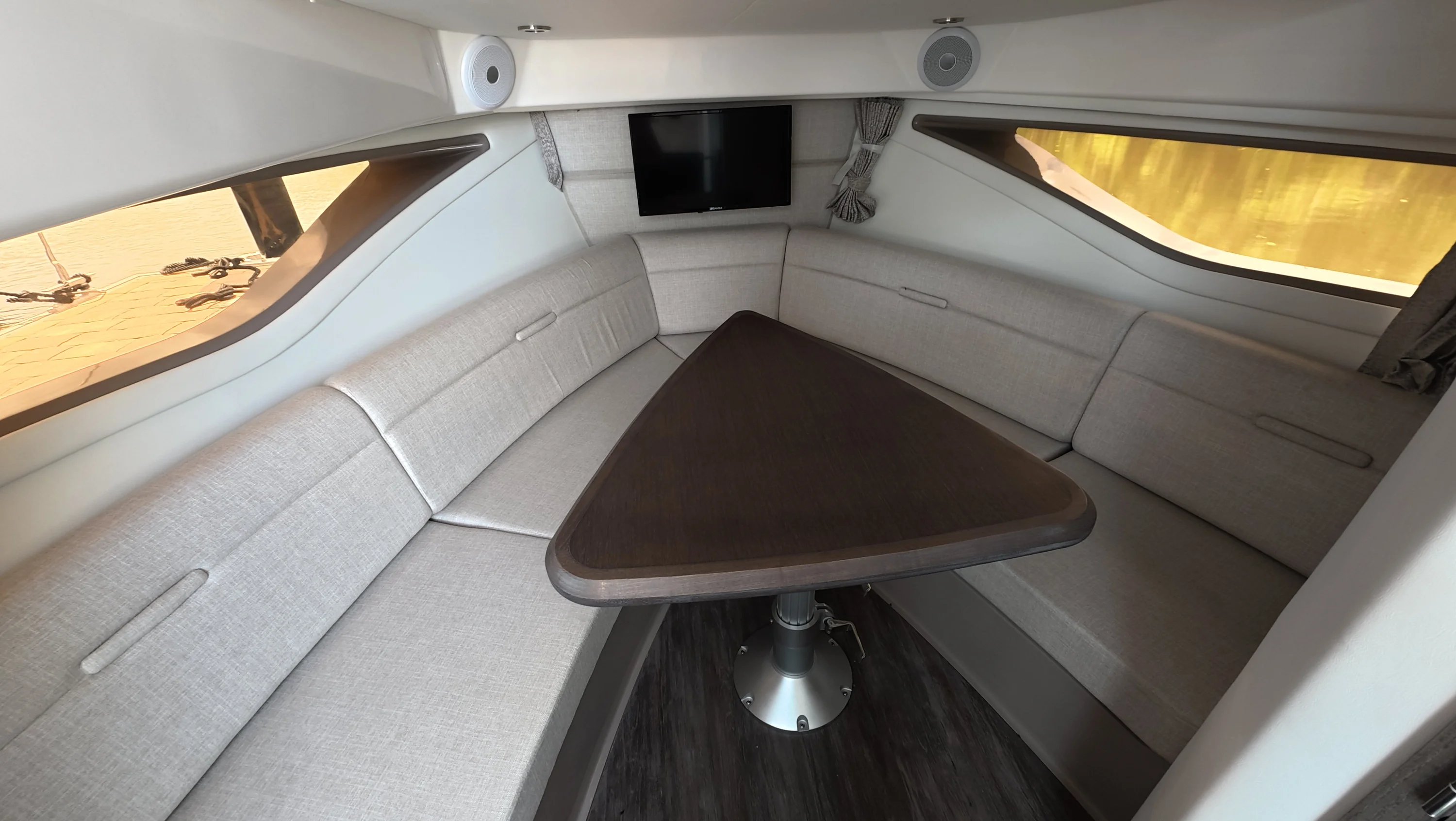 2026 Sea Ray Sundancer 320 Outboard Image Thumbnail #44