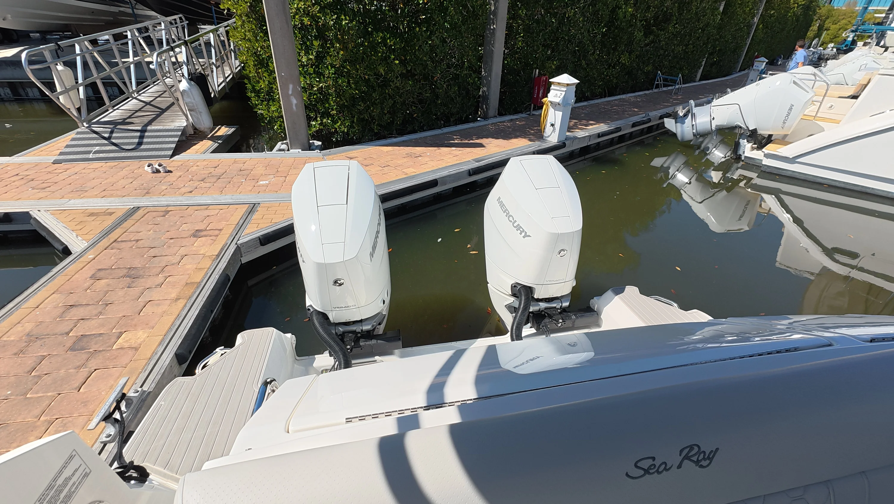 2026 Sea Ray Sundancer 320 Outboard Image Thumbnail #30