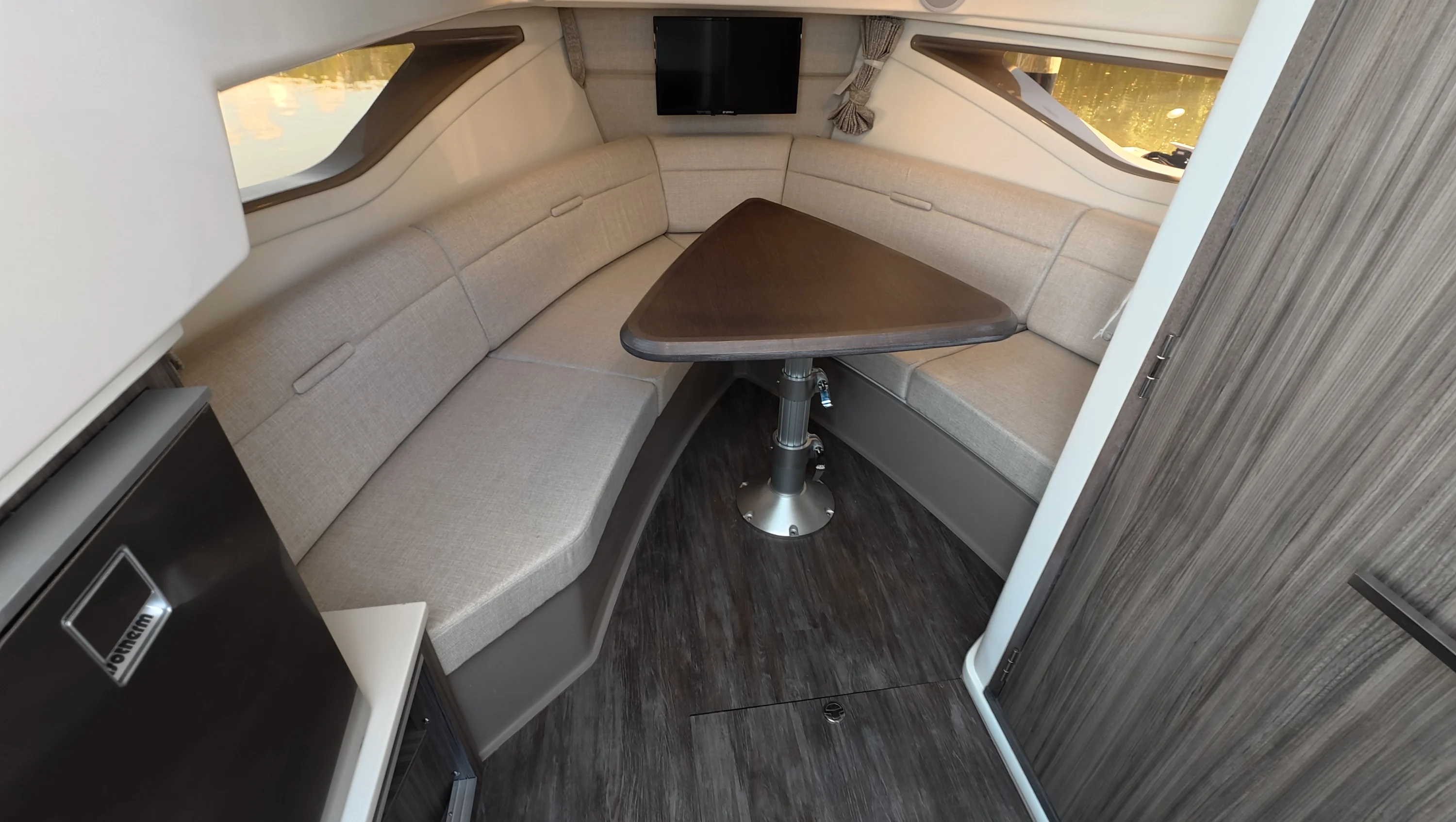 2026 Sea Ray Sundancer 320 Outboard Image Thumbnail #27