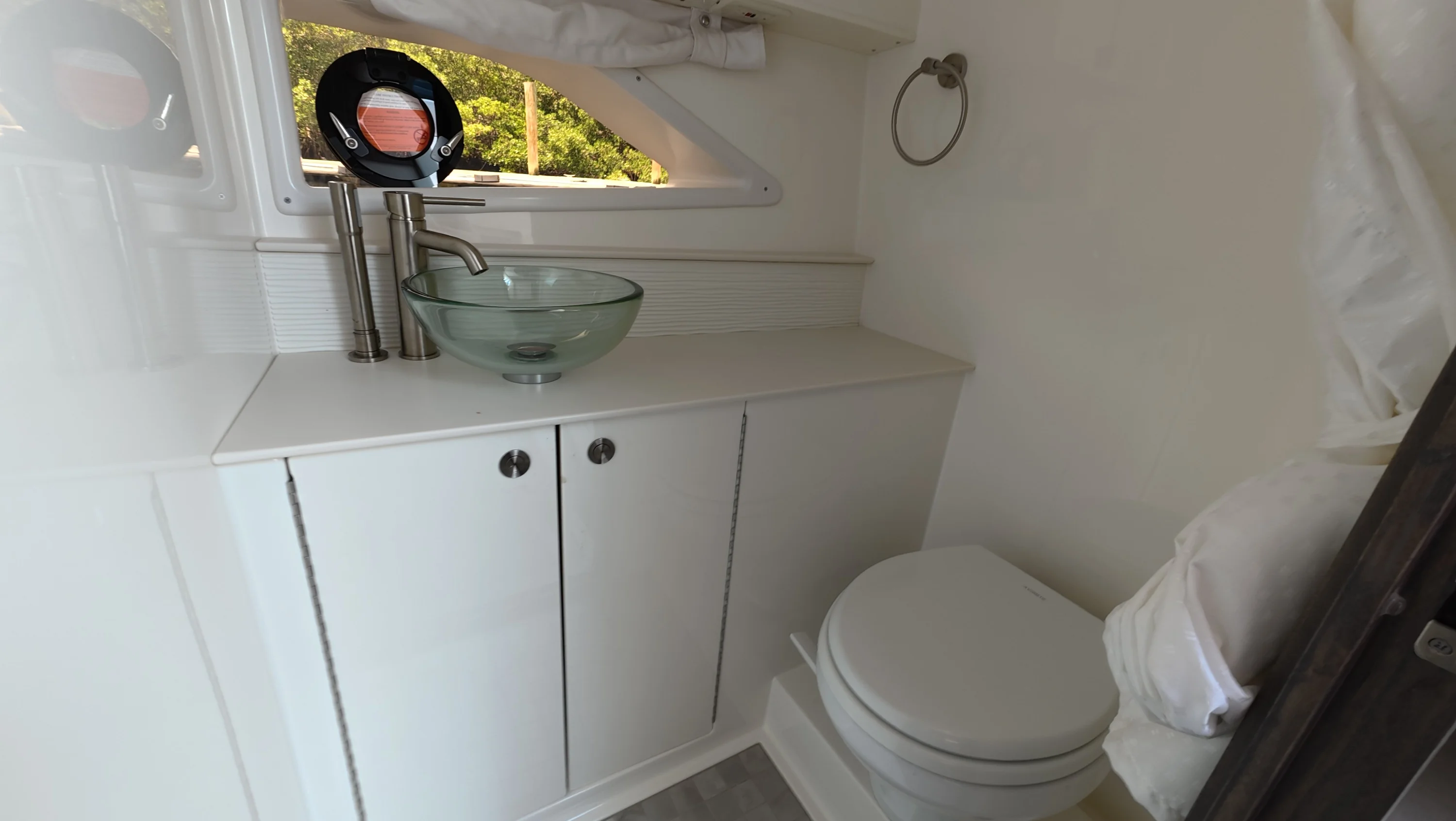 2026 Sea Ray Sundancer 320 Outboard Image Thumbnail #45