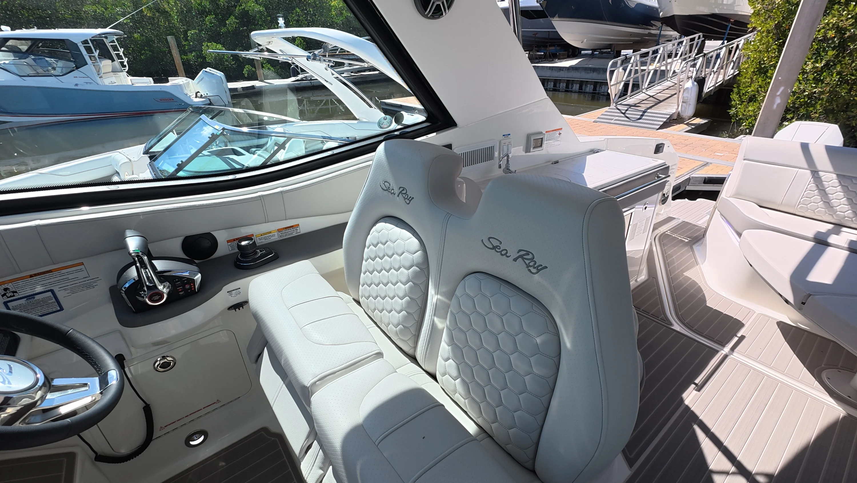 2026 Sea Ray Sundancer 320 Outboard Image Thumbnail #20