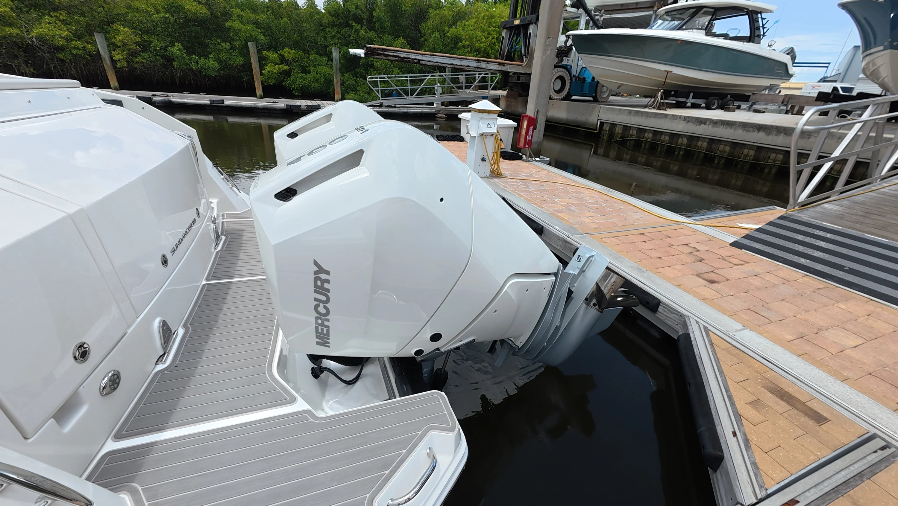 2026 Sea Ray Sundancer 320 Outboard Image Thumbnail #20