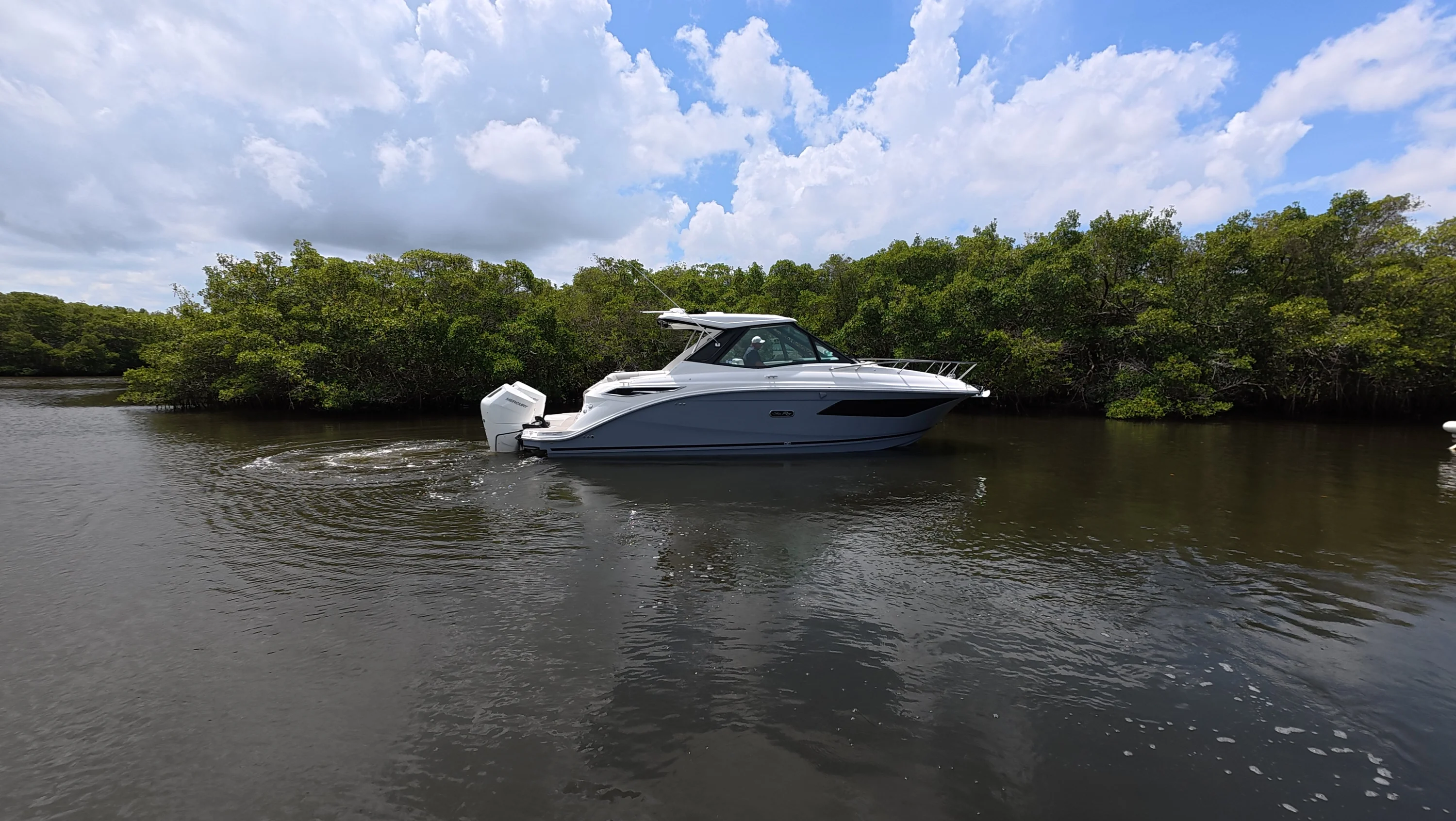 2026 Sea Ray Sundancer 320 Outboard Image Thumbnail #12
