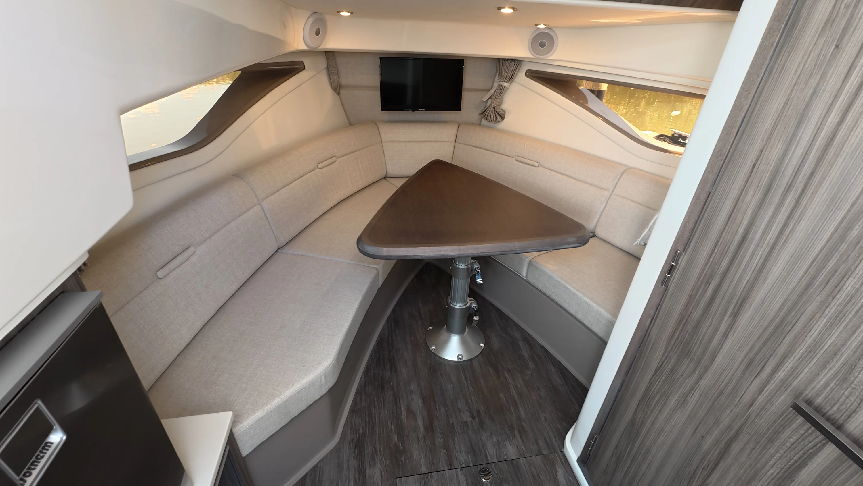 2026 Sea Ray Sundancer 320 Outboard Image Thumbnail #26