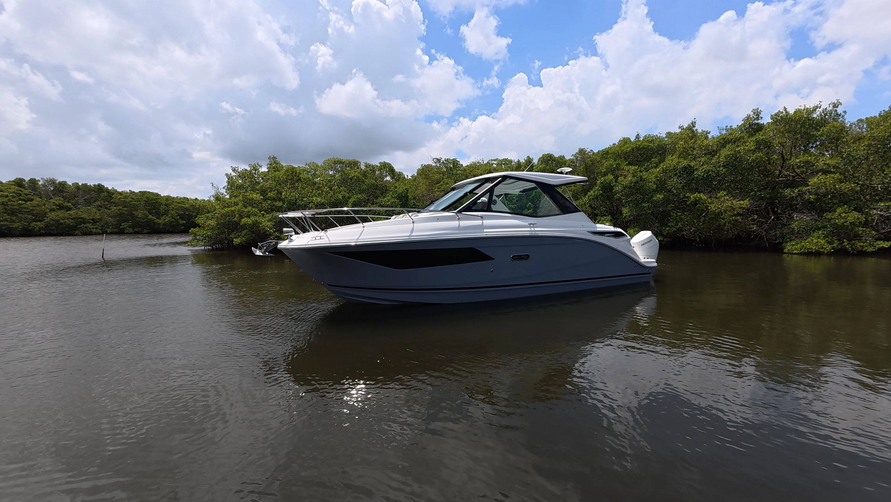 2026 Sea Ray Sundancer 320 Outboard Image Thumbnail #3
