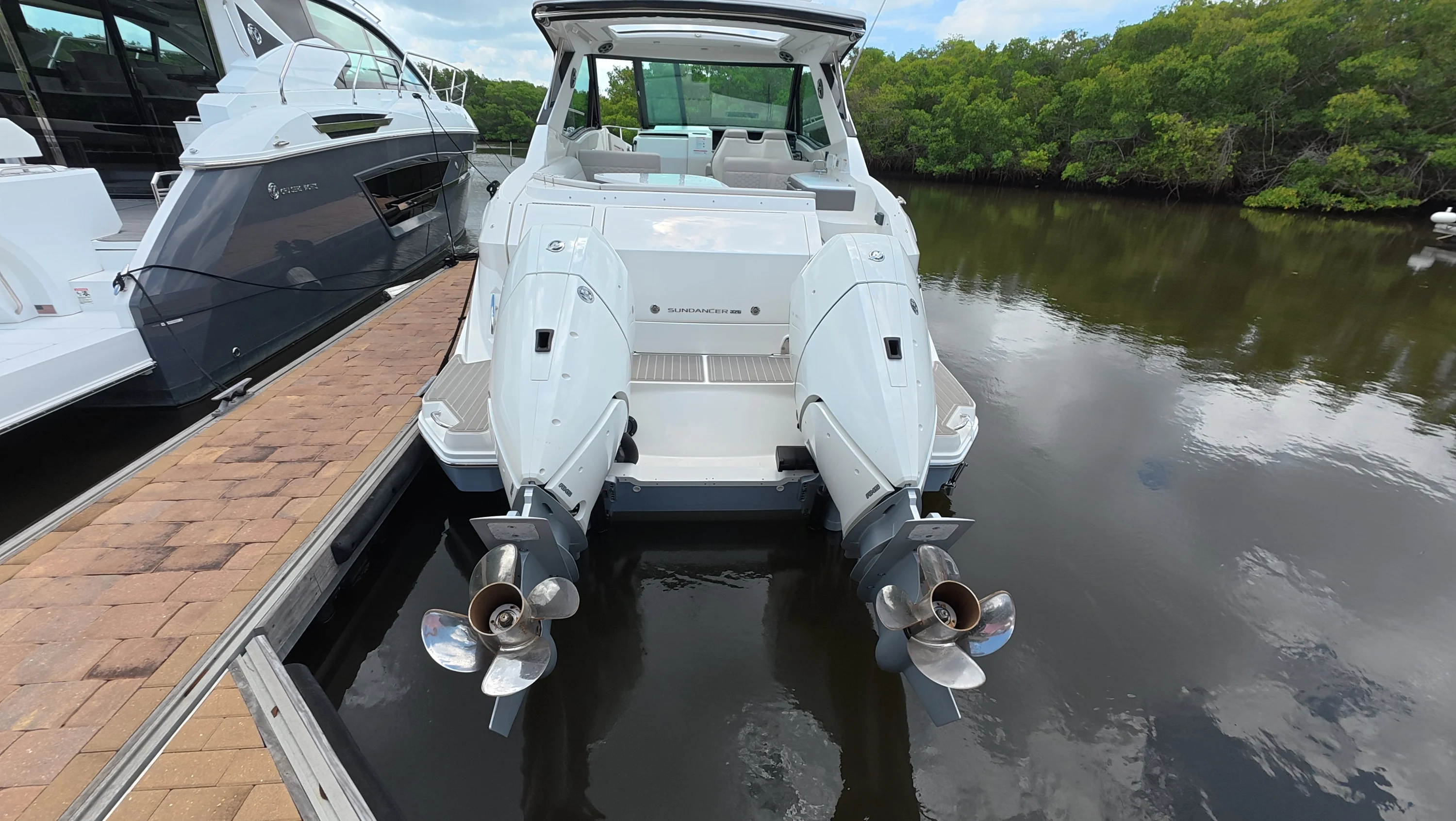 2026 Sea Ray Sundancer 320 Outboard Image Thumbnail #18