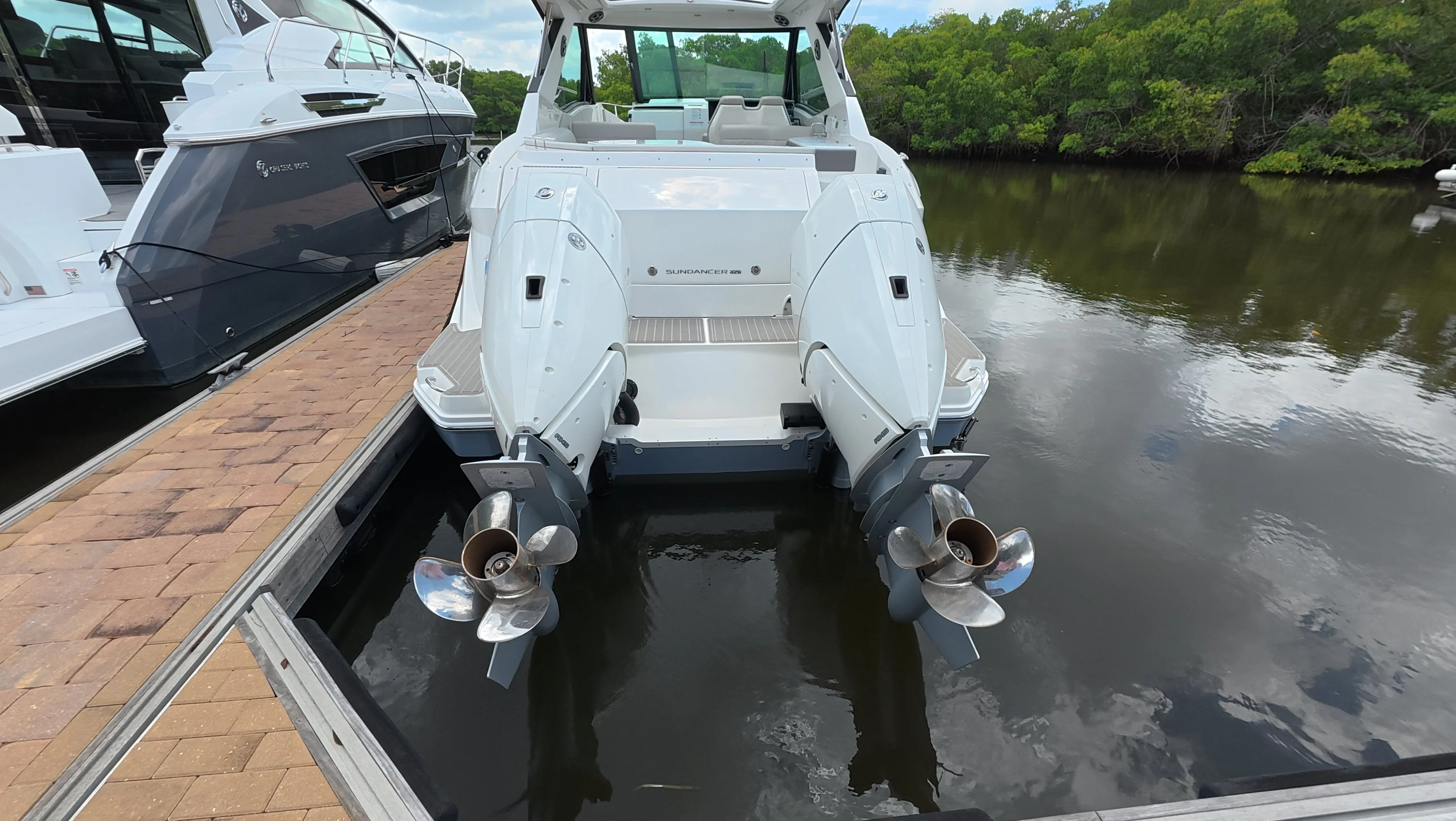 2026 Sea Ray Sundancer 320 Outboard Image Thumbnail #6