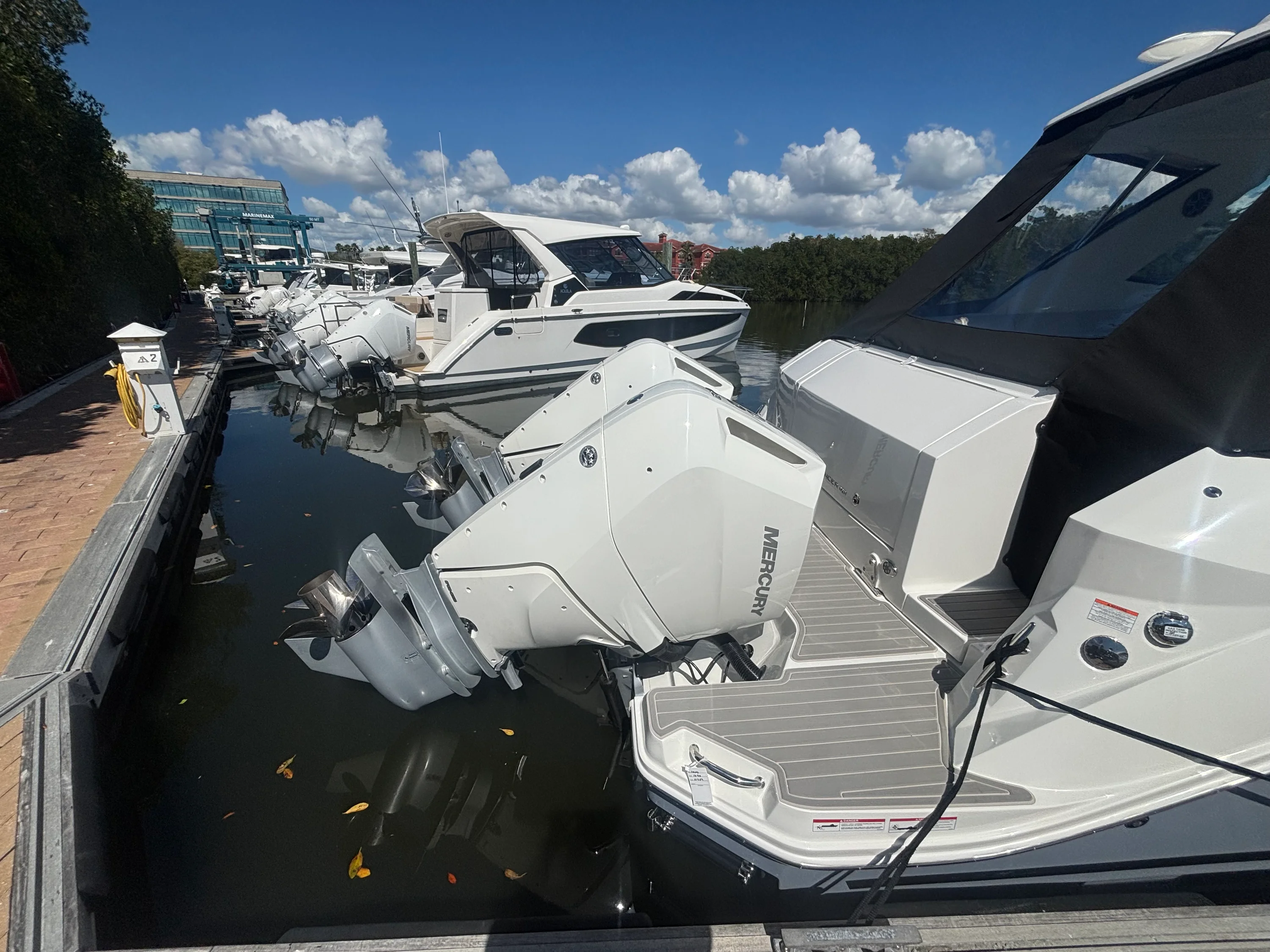 2026 Sea Ray Sundancer 320 Outboard Image Thumbnail #2